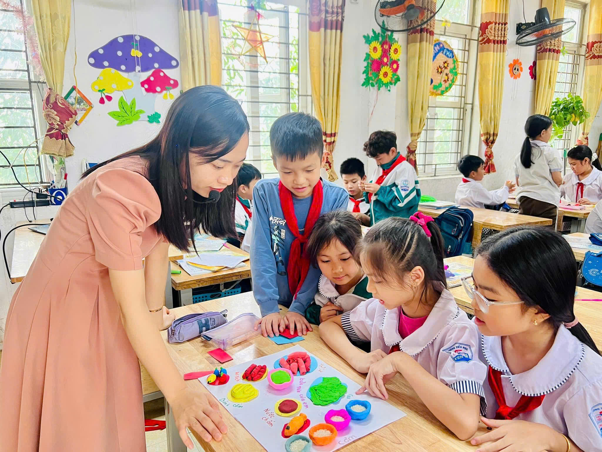 Bắc Ninh: Hàng trăm giáo viên mòn mỏi chờ chuyển hạng - Ảnh 2.