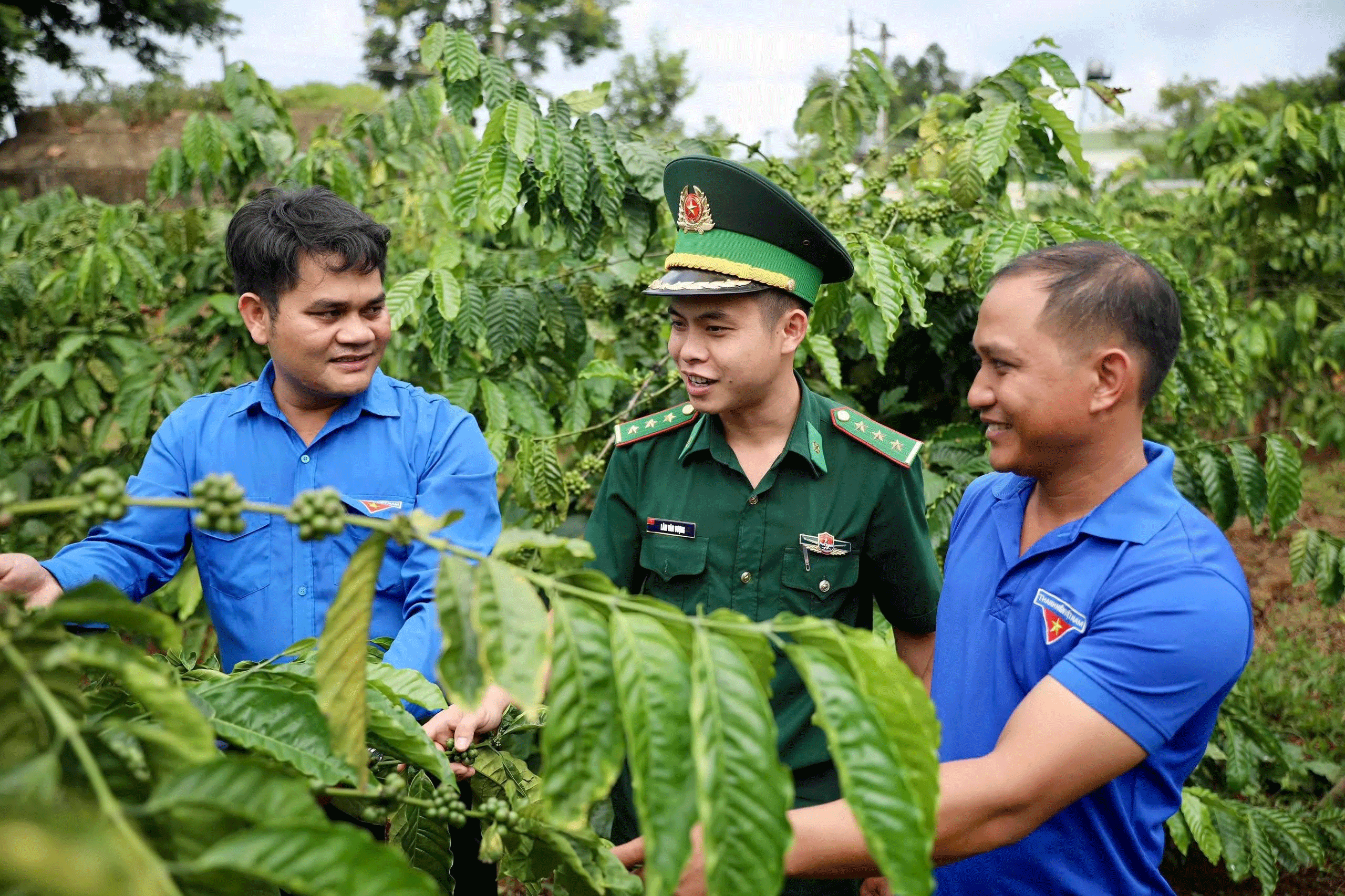 Người trẻ giữ tiếng cồng chiêng giữa buôn làng vùng biên - Ảnh 1.