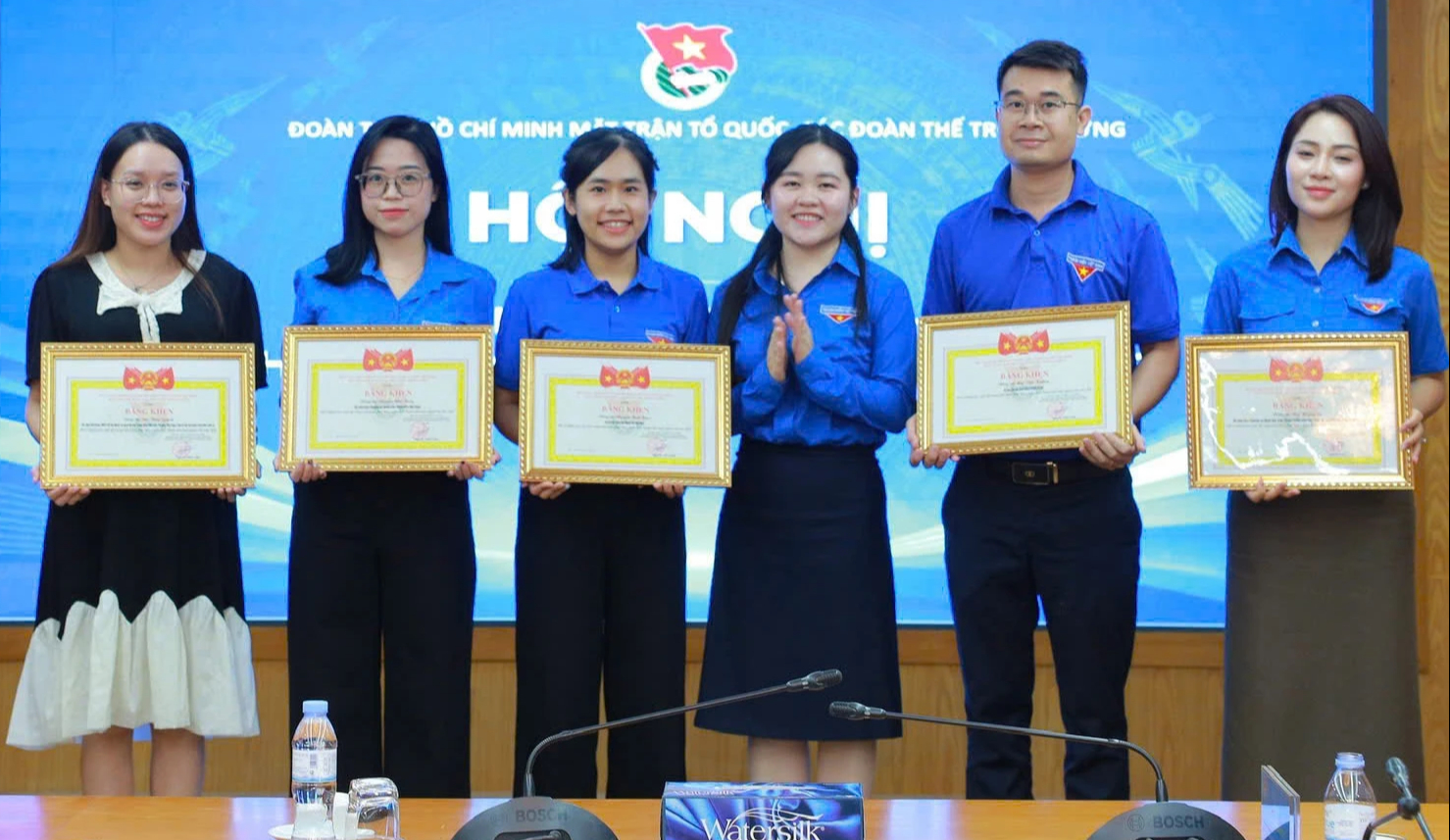 Khuyến khích cán bộ trẻ có sáng kiến chuyển đổi số trong thực hiện nhiệm vụ - Ảnh 2.