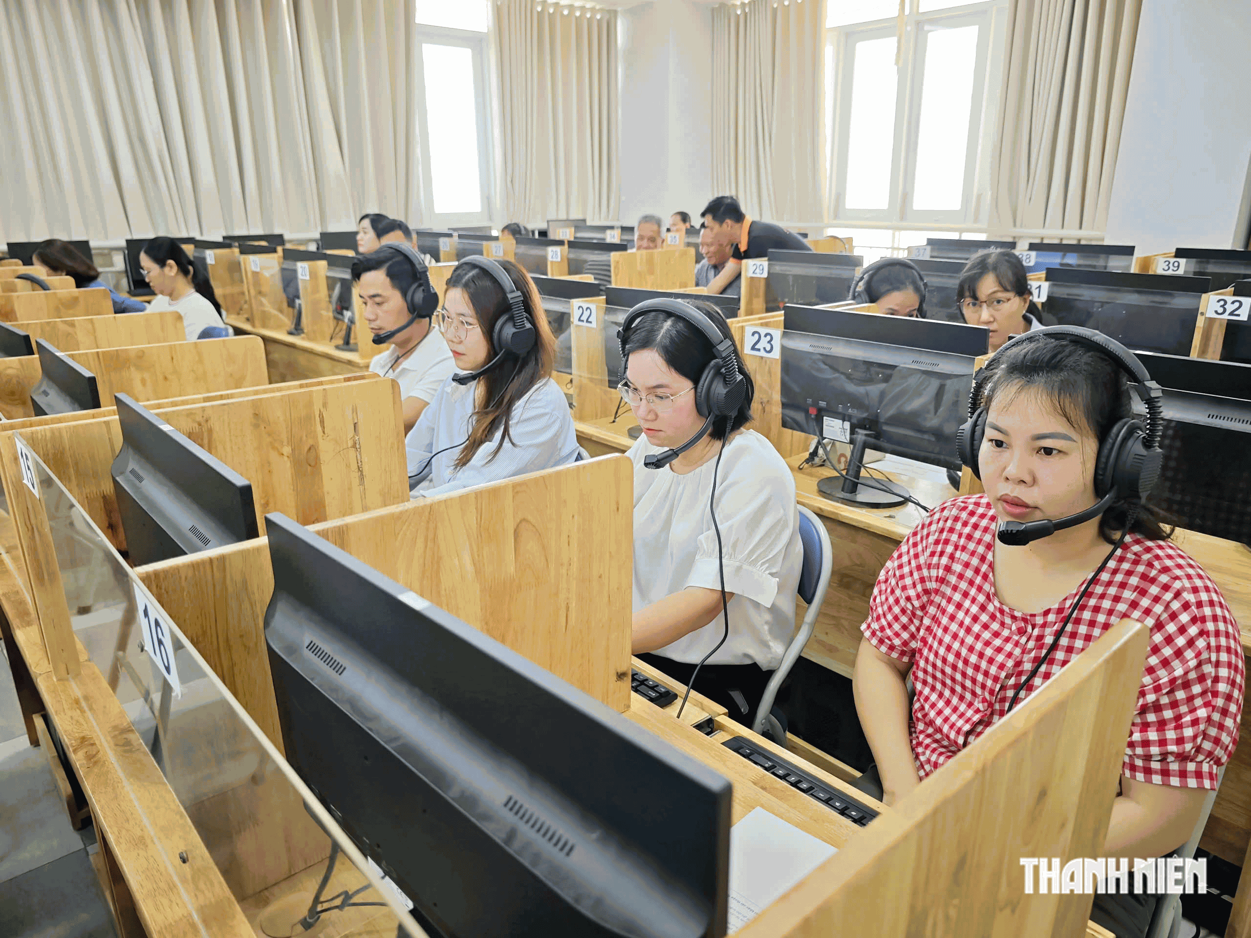 Đề xuất tăng định mức giờ dạy gi&aacute;o vi&ecirc;n: Bộ GD-ĐT giải th&iacute;ch ra sao?  - Ảnh 1.