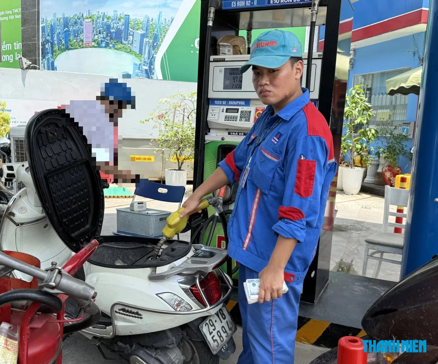 Gi&aacute; xăng dầu mới nhất, &aacute;p dụng từ 15 giờ h&ocirc;m nay 22.10- Ảnh 1.