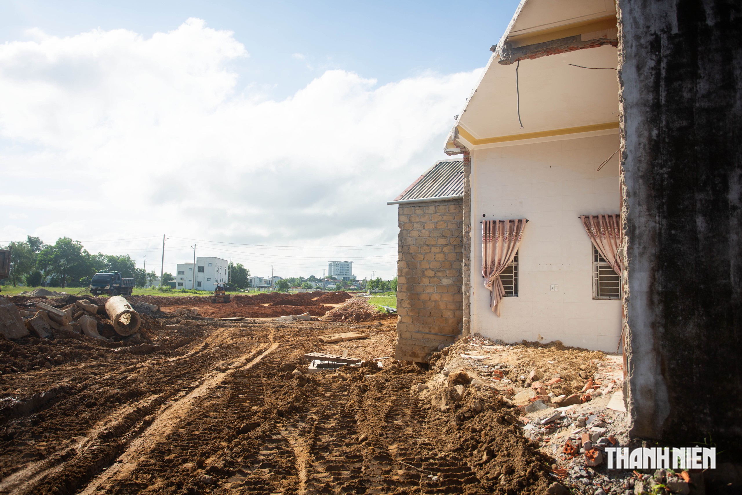 Quảng Trị cấp tốc giải ph&oacute;ng mặt bằng đường 2 đầu cầu d&acirc;y văng s&ocirc;ng Hiếu- Ảnh 4.