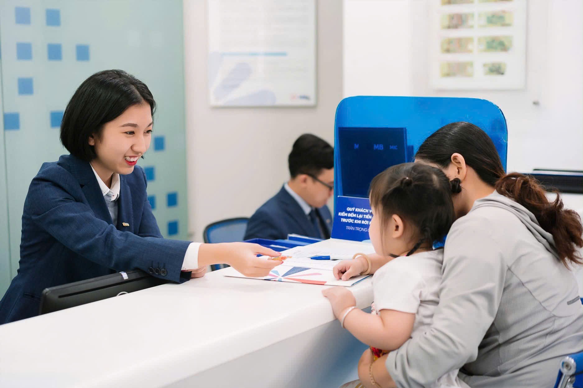 MB giảm lãi suất cho vay tới 2%/năm, đồng hành cùng doanh nghiệp và người dân  - Ảnh 2.