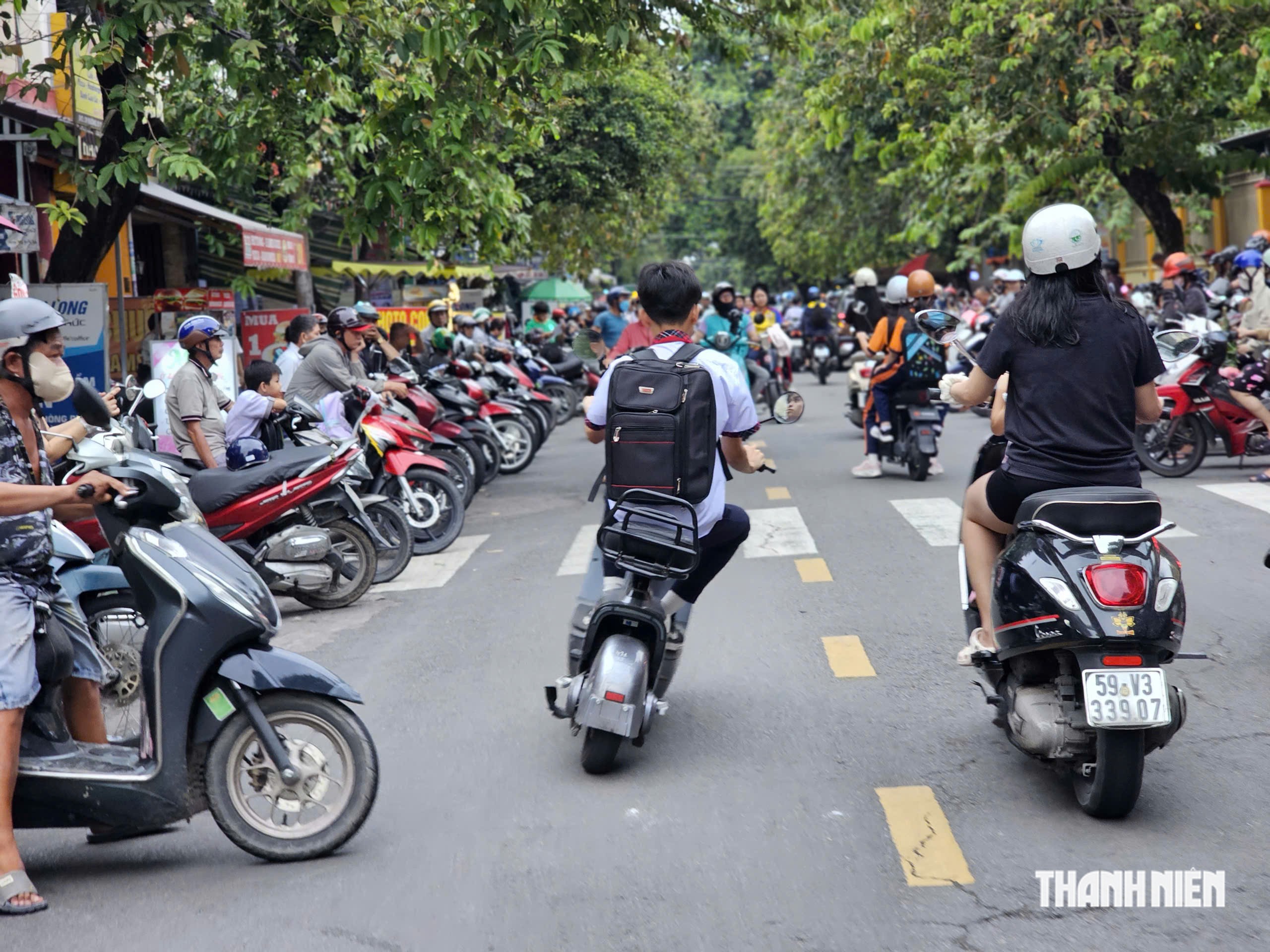 Bãi giữ xe từng đầy xe máy trên 50cc của học sinh ở TP.HCM giờ ra sao? - Ảnh 2.