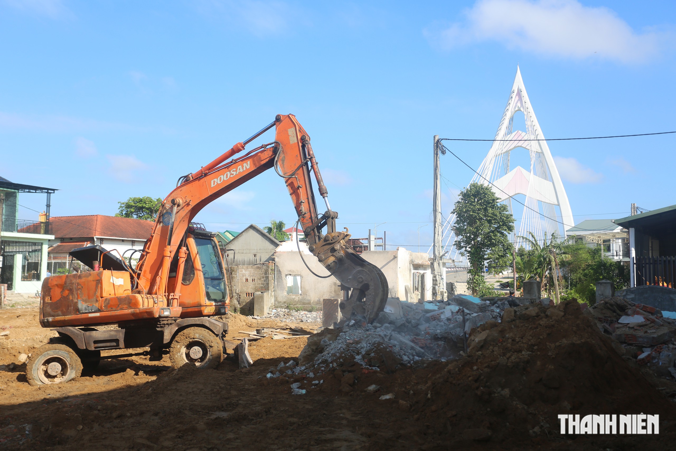 Quảng Trị cấp tốc giải ph&oacute;ng mặt bằng đường 2 đầu cầu d&acirc;y văng s&ocirc;ng Hiếu- Ảnh 8.