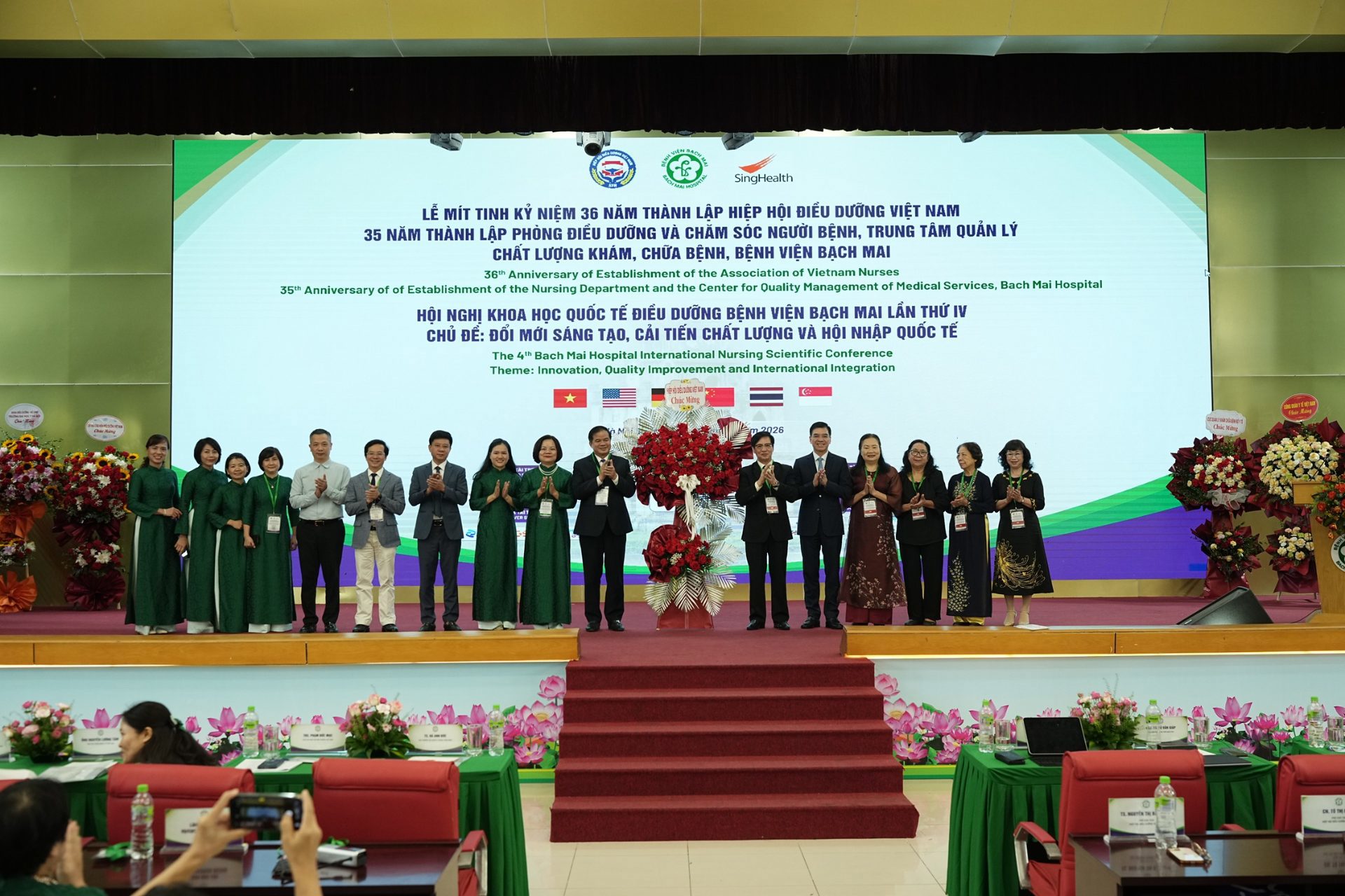 Lời cảm ơn đặc biệt được giám đốc bệnh viện gửi đến gia đình các điều dưỡng - Ảnh 1.