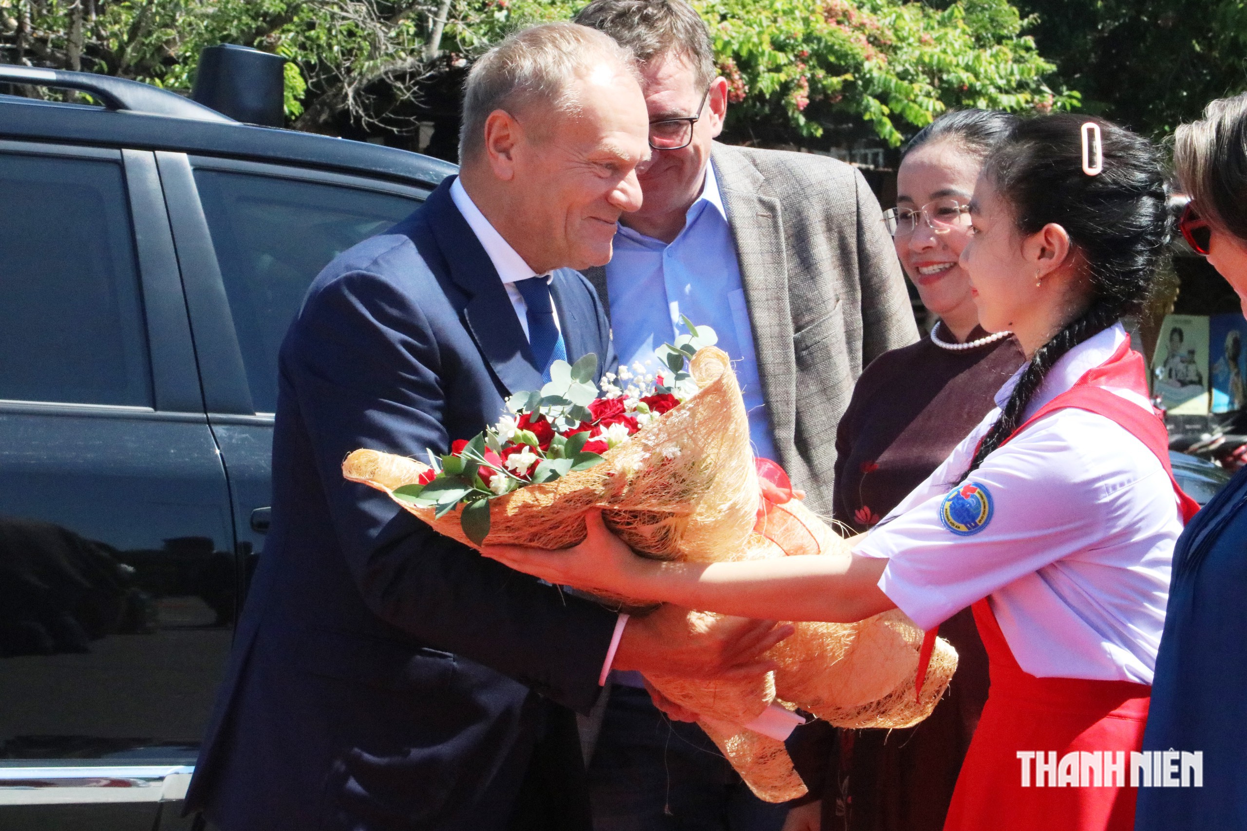 Thủ tướng Ba Lan Donald Tusk tham quan phố cổ Hội An, nghe hát bài chòi- Ảnh 1.