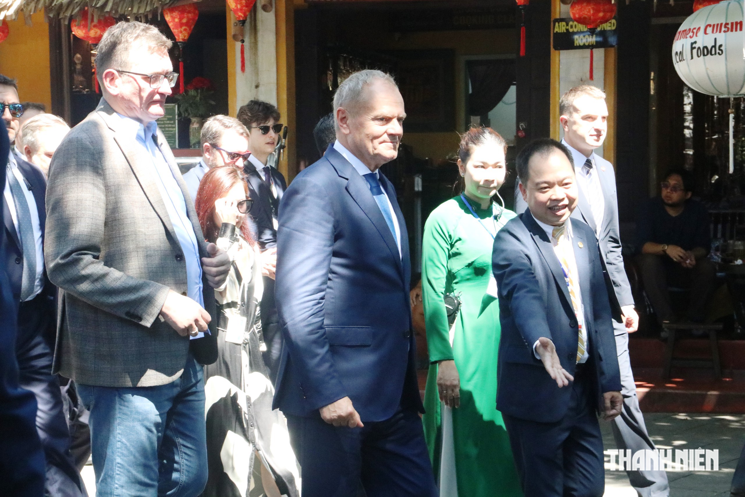 Thủ tướng Ba Lan Donald Tusk tham quan phố cổ Hội An, nghe hát bài chòi- Ảnh 10.