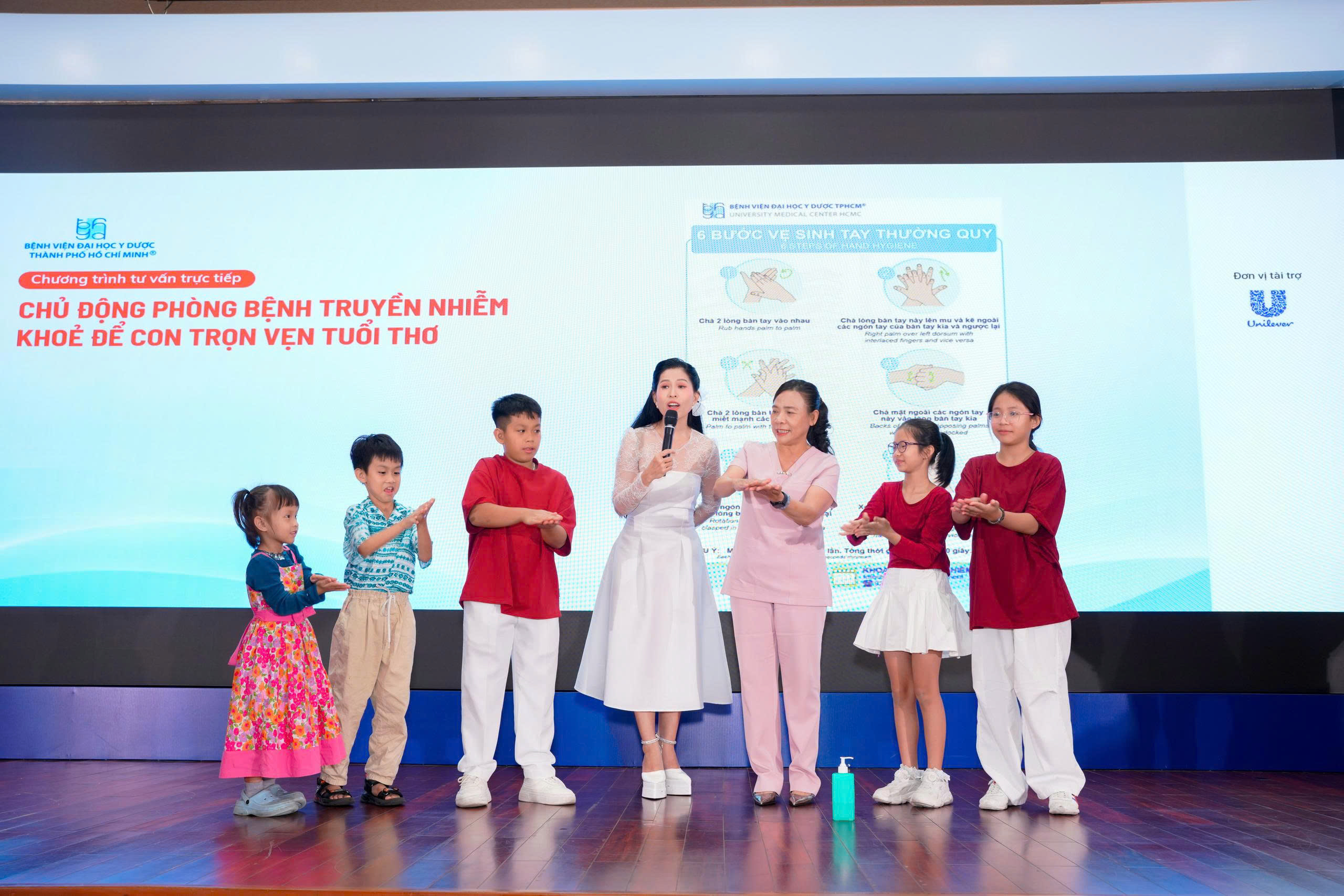 Trẻ mắc bệnh truyền nhiễm: Chỉ ăn cháo trắng, kiêng tắm, dùng thuốc hạ sốt là khỏi bệnh? - Ảnh 2.