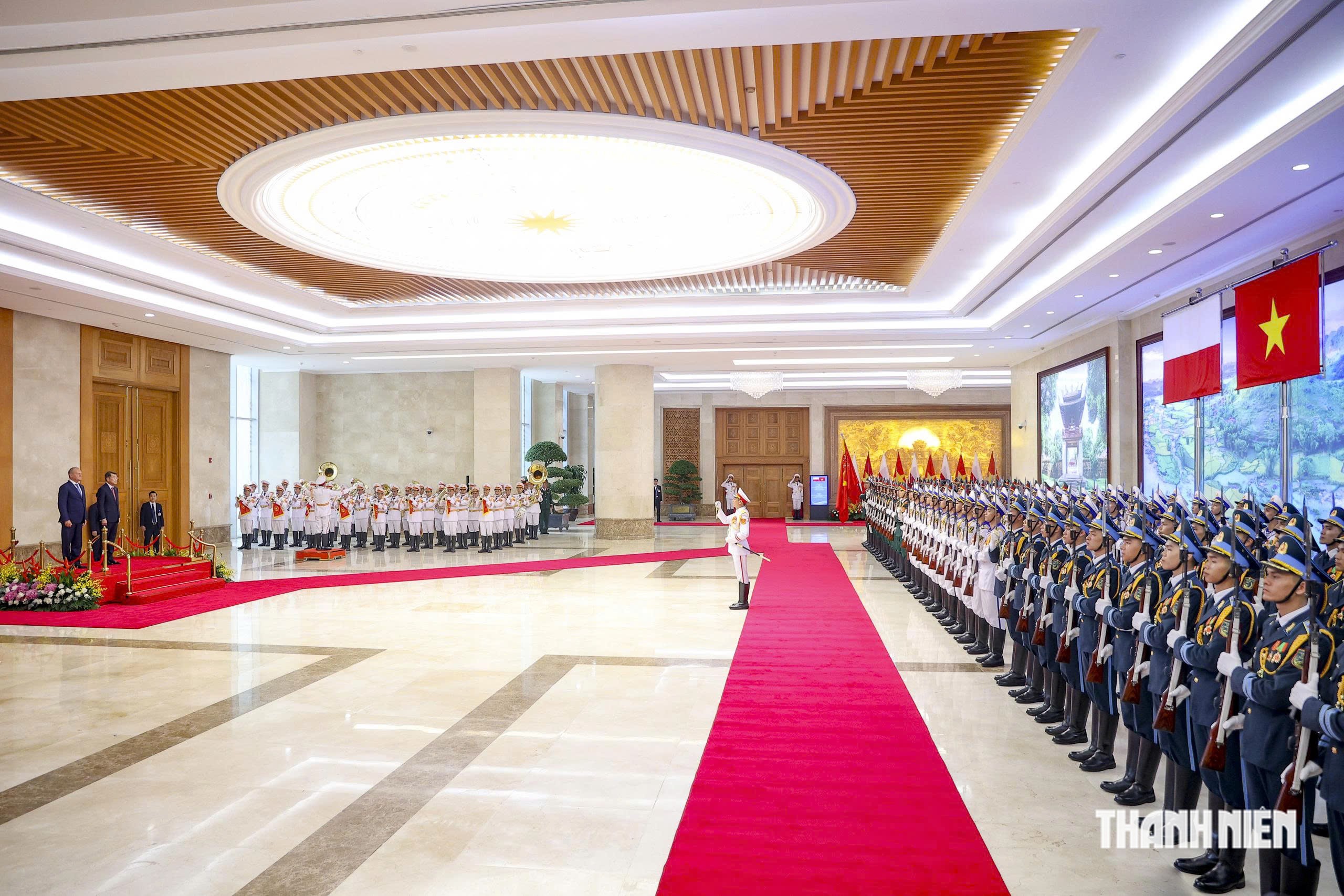 Thủ tướng Lê Minh Hưng chủ trì lễ đón chính thức Thủ tướng Ba Lan - Ảnh 2.