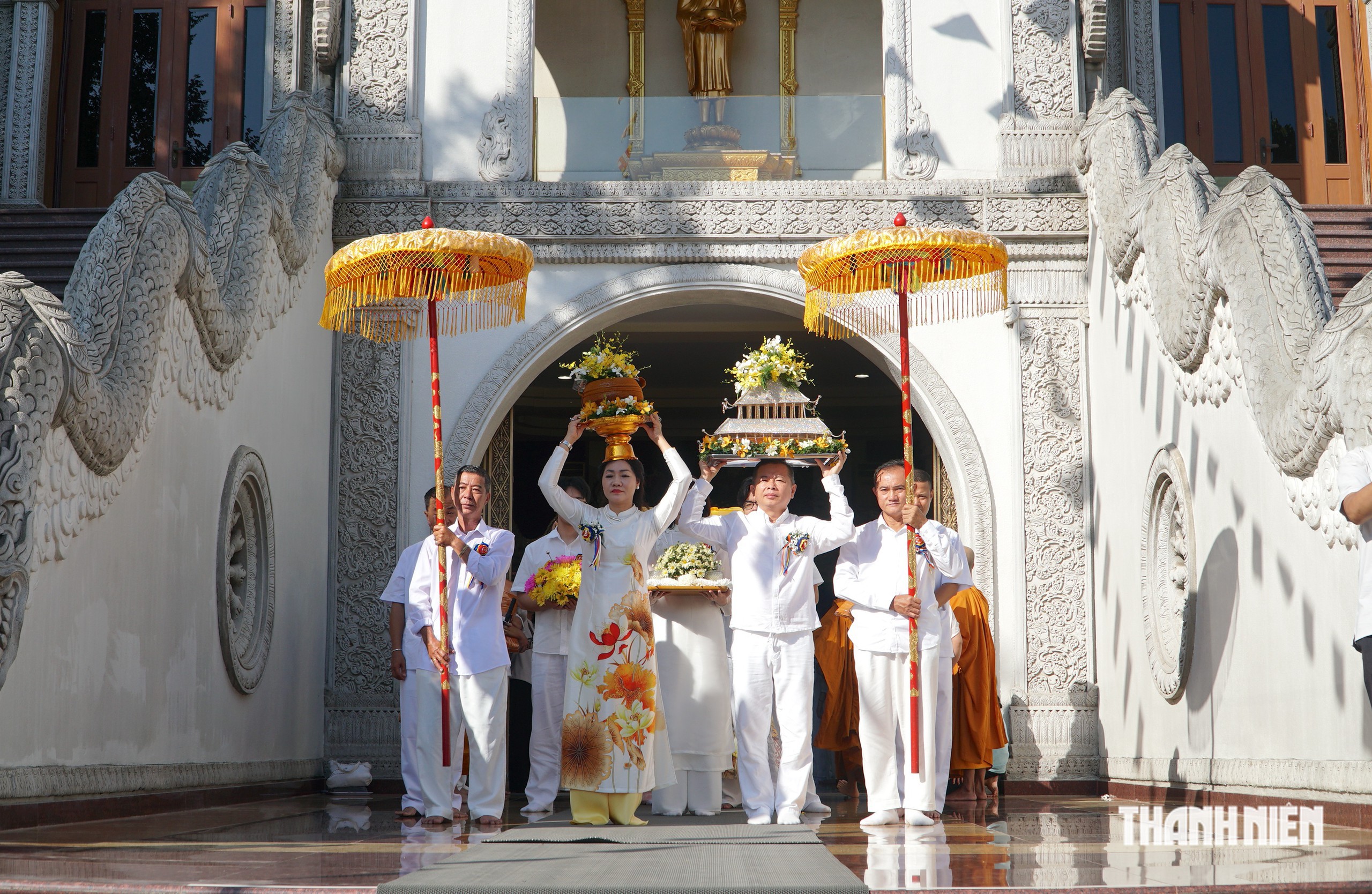 Ngàn người nhiễu Phật ba vòng ở chùa Bửu Long trong đại lễ dâng y Kathina - Ảnh 3.