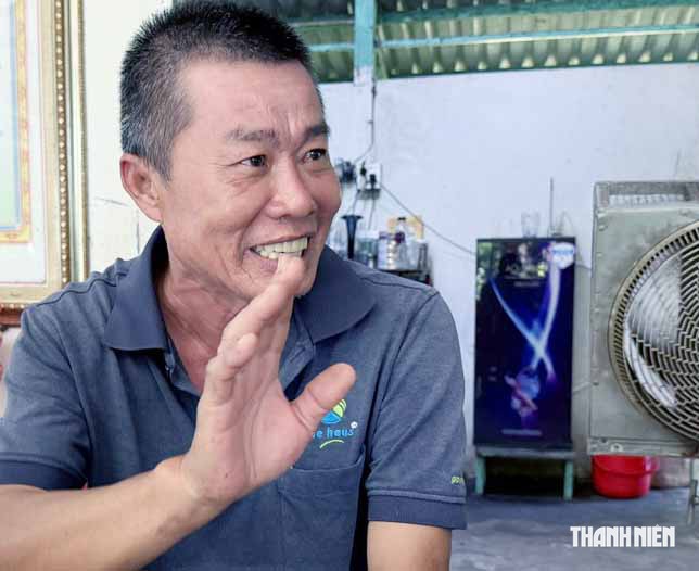 Người thợ điện s&aacute;ng chế hồ nu&ocirc;i t&ocirc;m tr&ecirc;n... mặt đất - Ảnh 3.