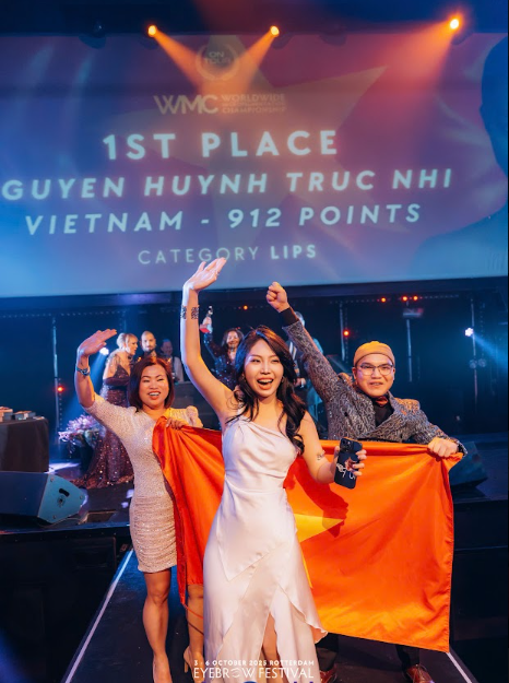 Quán quân phun xăm quốc tế Nguyễn Huỳnh Trúc Nhi: Bản lĩnh định hình tiêu chuẩn - Ảnh 1.