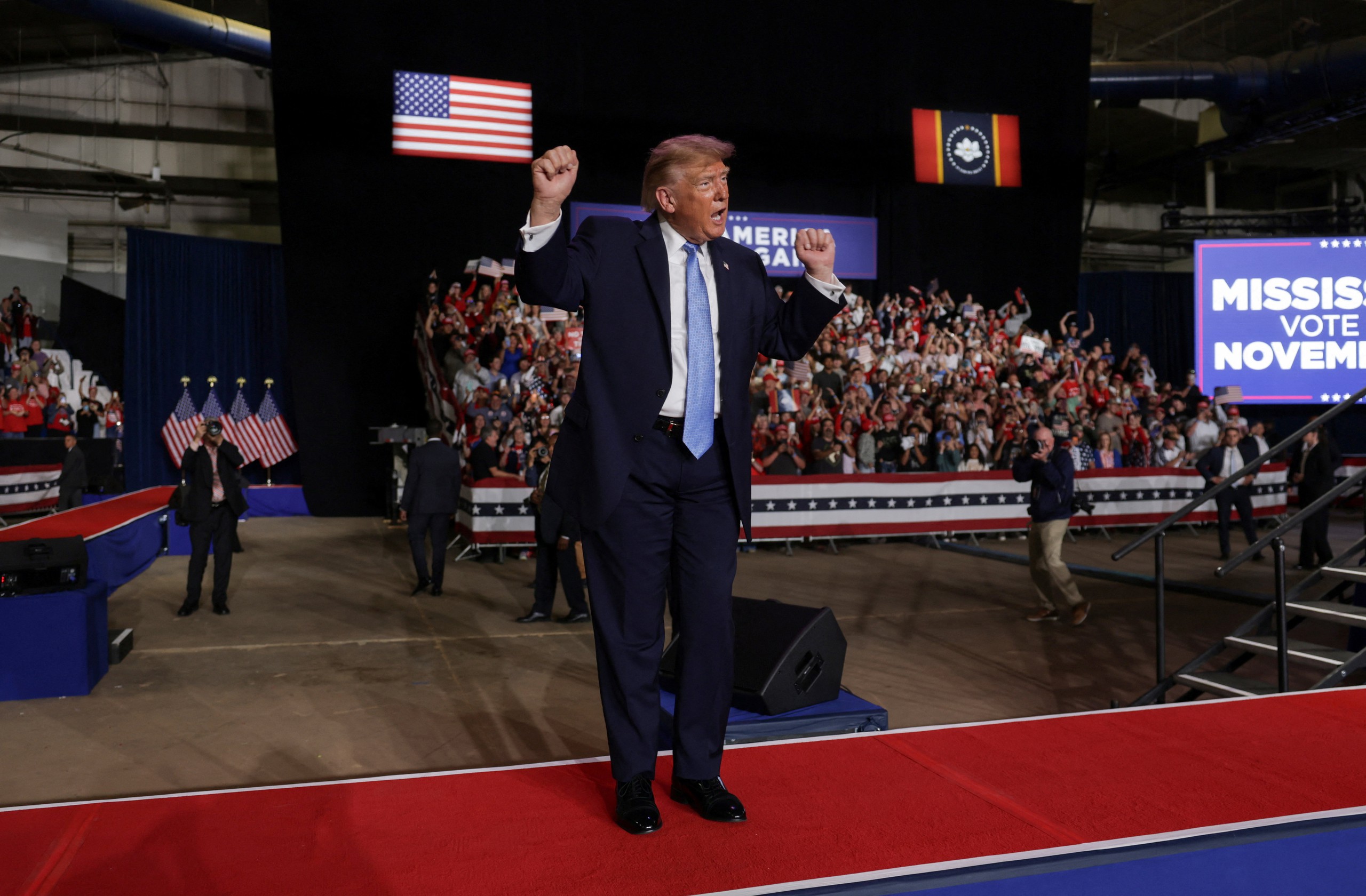 &Ocirc;ng Trump vẫn muốn đặt t&ecirc;n 'đại dương Mỹ' cho Đại T&acirc;y Dương - Ảnh 1.
