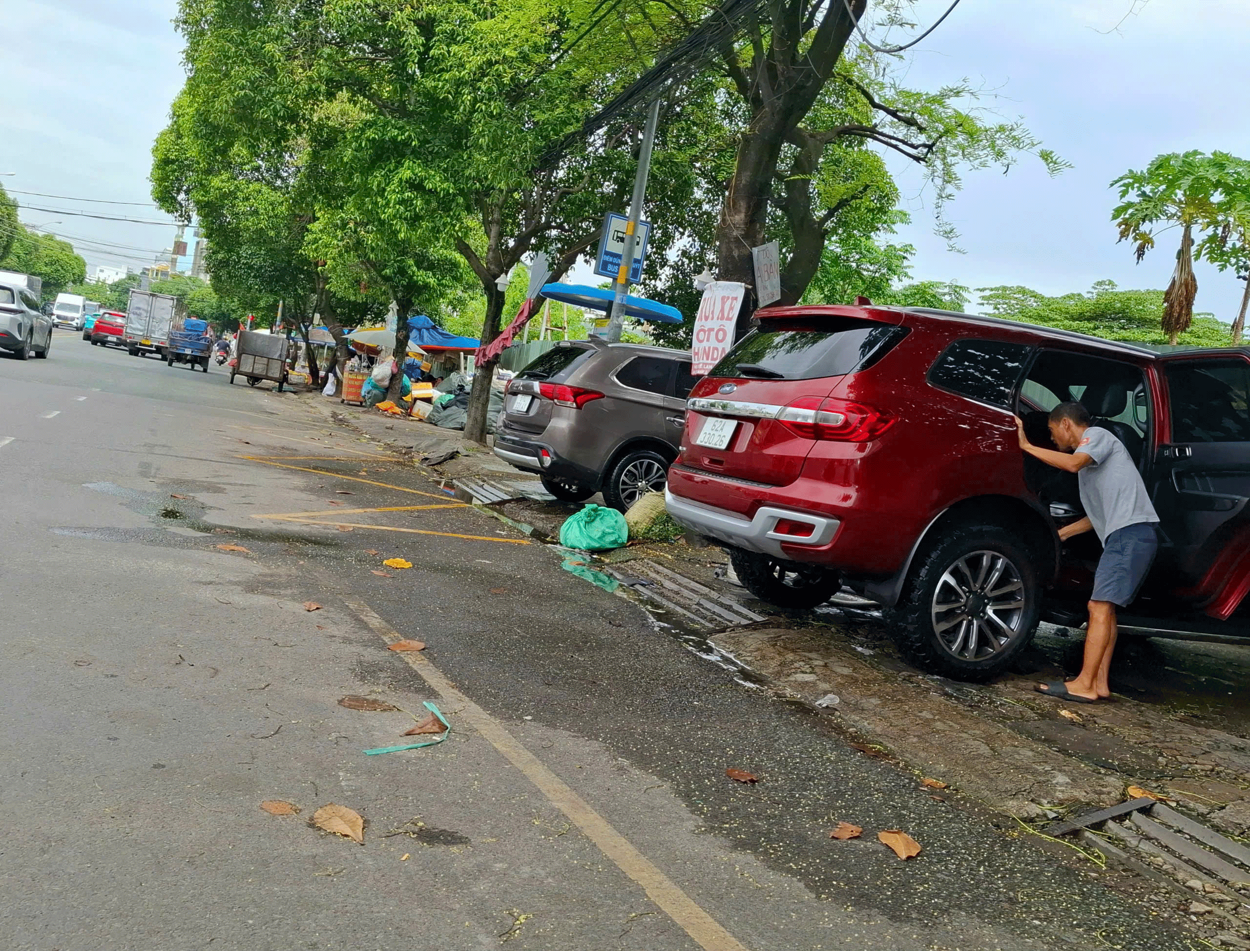 Lấn chiếm đường làm điểm rửa xe- Ảnh 2.