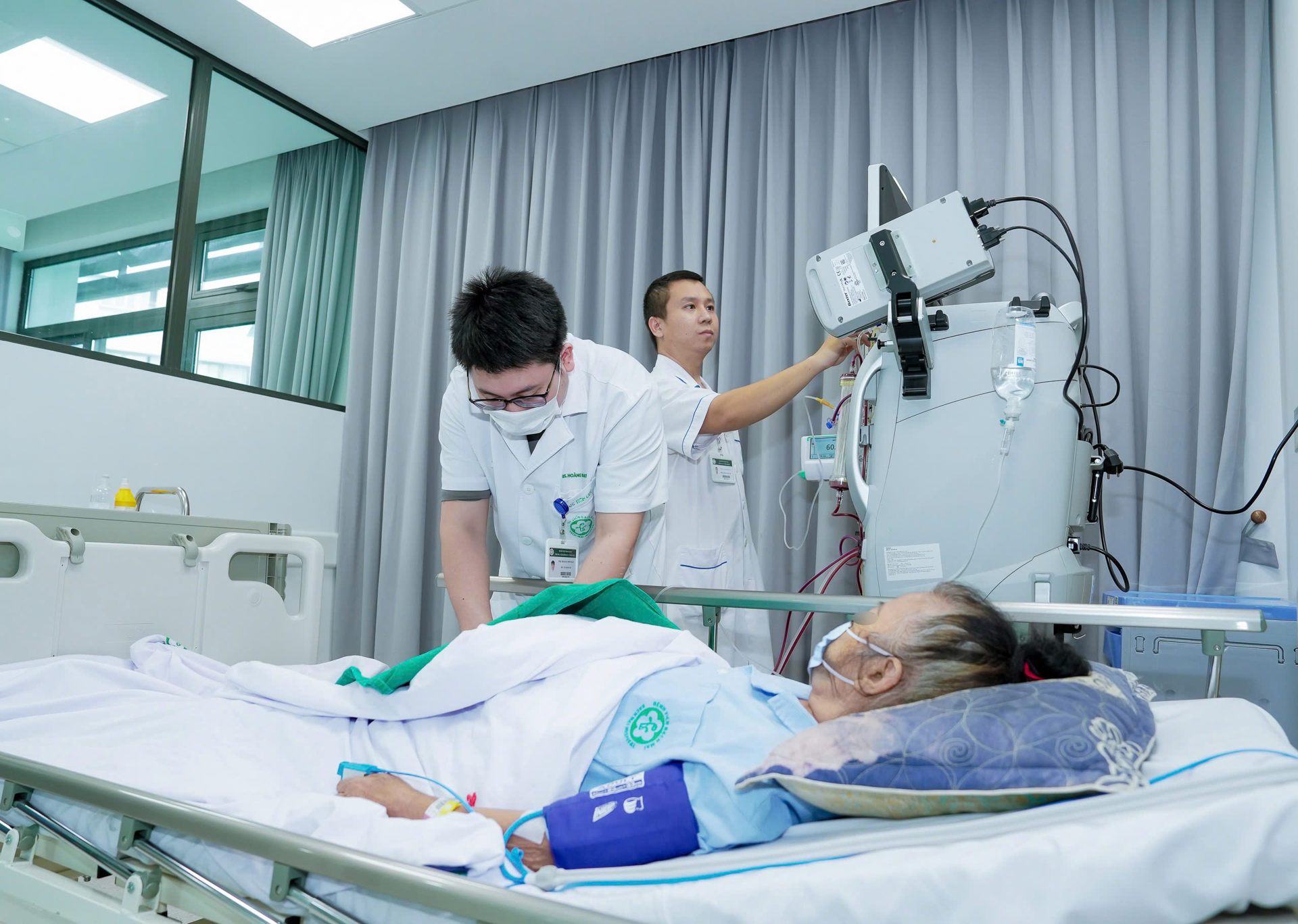 Tê bì, yếu vận động không chỉ do thoát vị đĩa đệm cột sống - Ảnh 1.