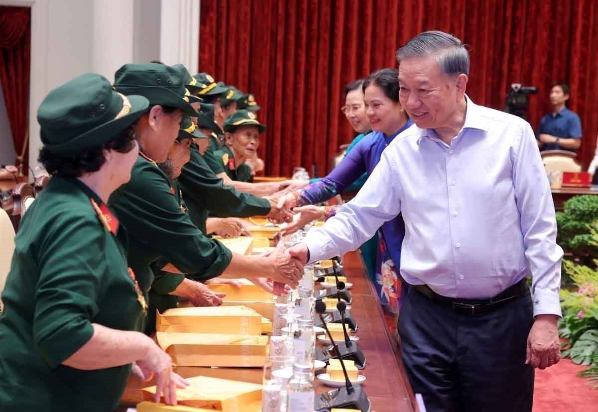 Tổng Bí thư, Chủ tịch nước Tô Lâm gặp mặt Đại đội nữ lái xe Trường Sơn- Ảnh 1.