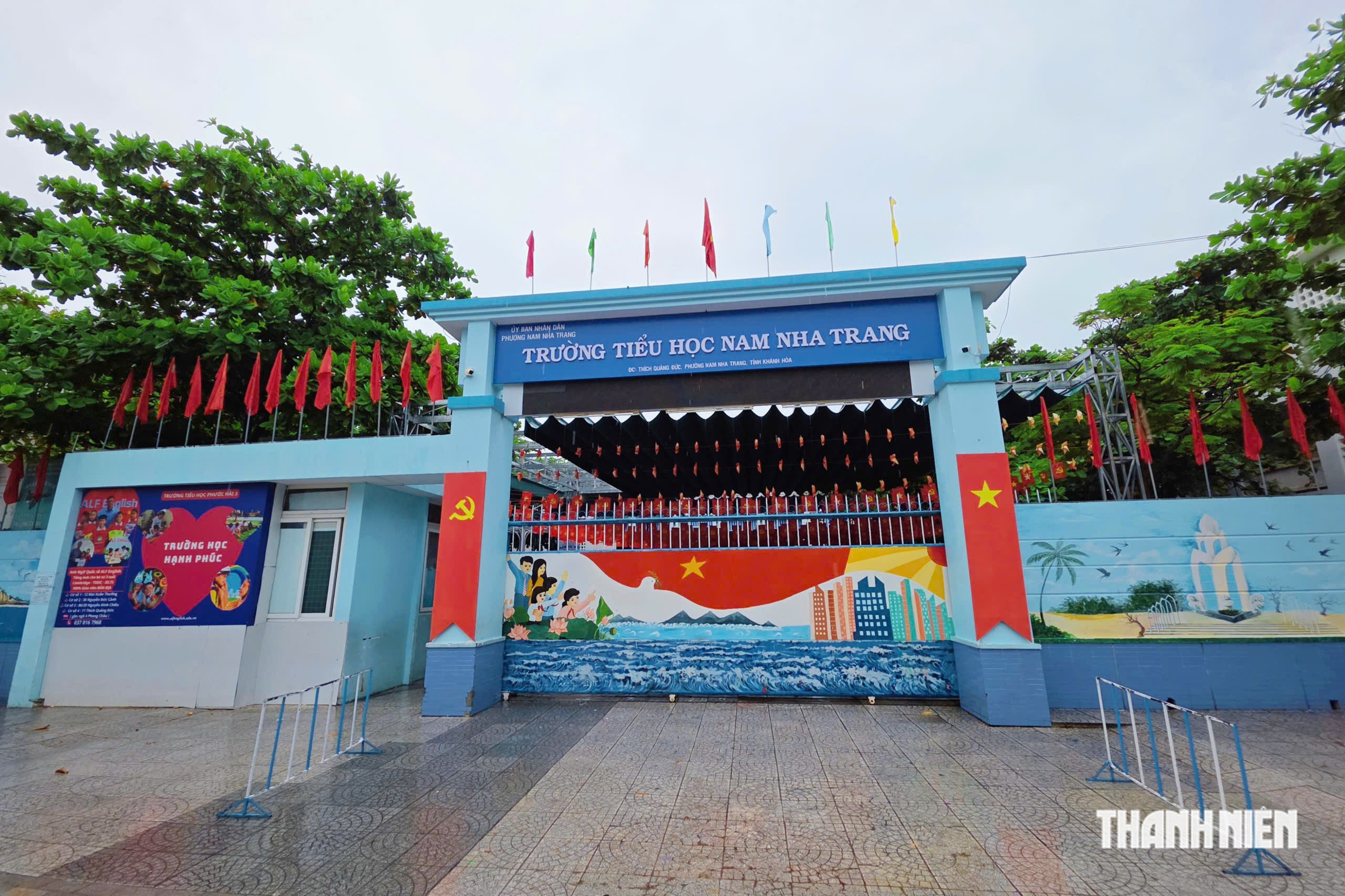 Hiệu trưởng quản lý gần 10.000 học sinh, Nam Nha Trang đề xuất tổ chức lại trường - Ảnh 1.