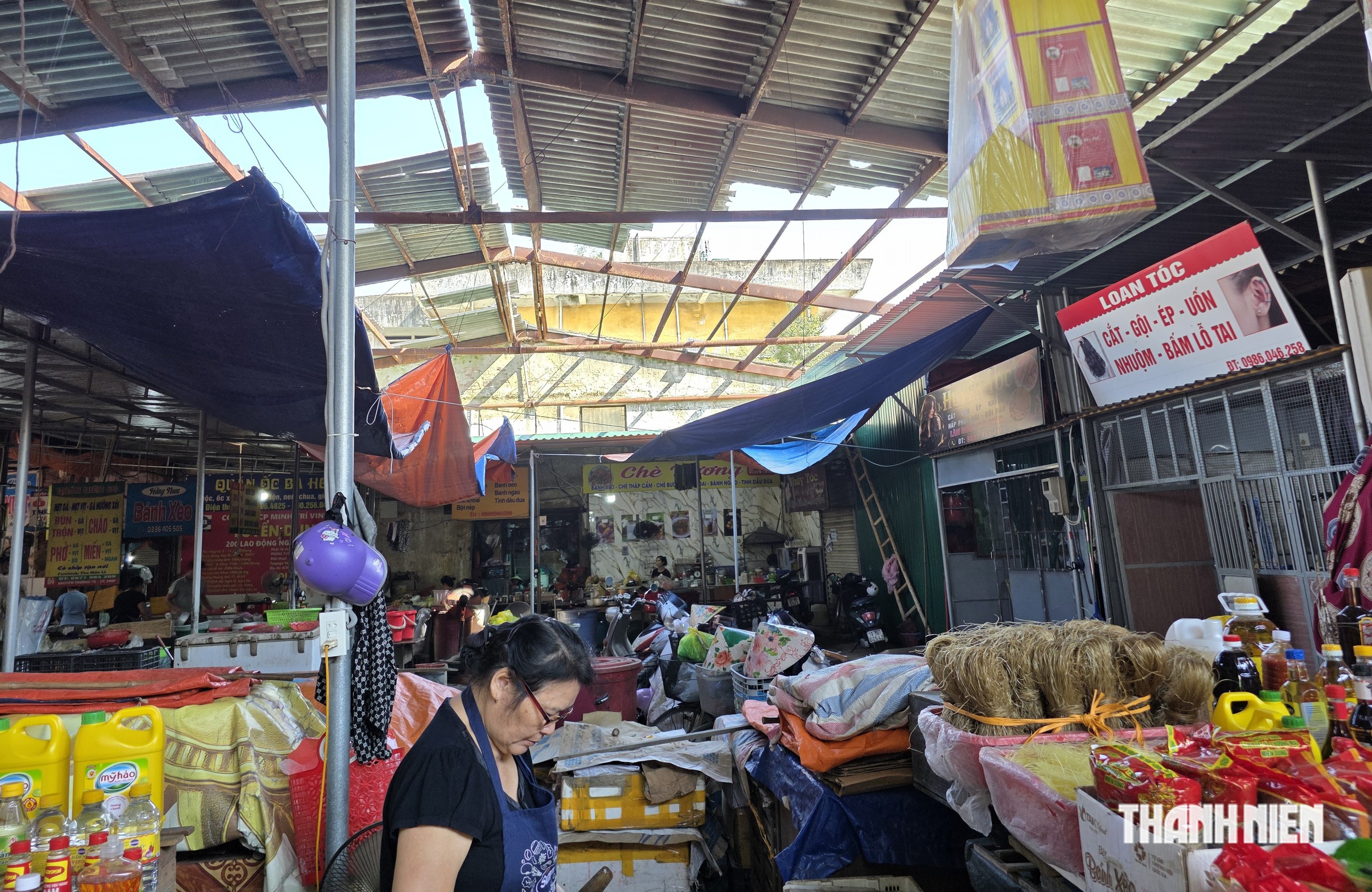 Nhiều chợ dân sinh xuống cấp, tiểu thương nơm nớp kinh doanh - Ảnh 1.