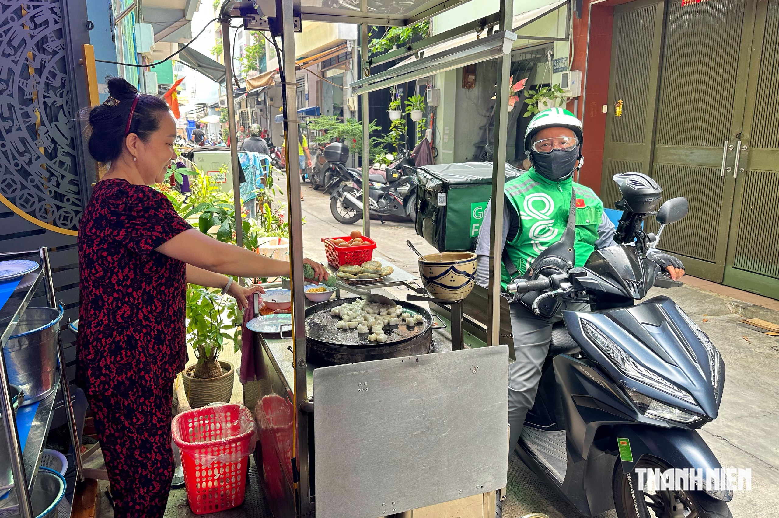 Qu&aacute;n bột chi&ecirc;n Đạt Th&agrave;nh 'huyền thoại' ở TP.HCM đ&oacute;ng cửa: Nay b&aacute;n trở lại trong hẻm? - Ảnh 3.