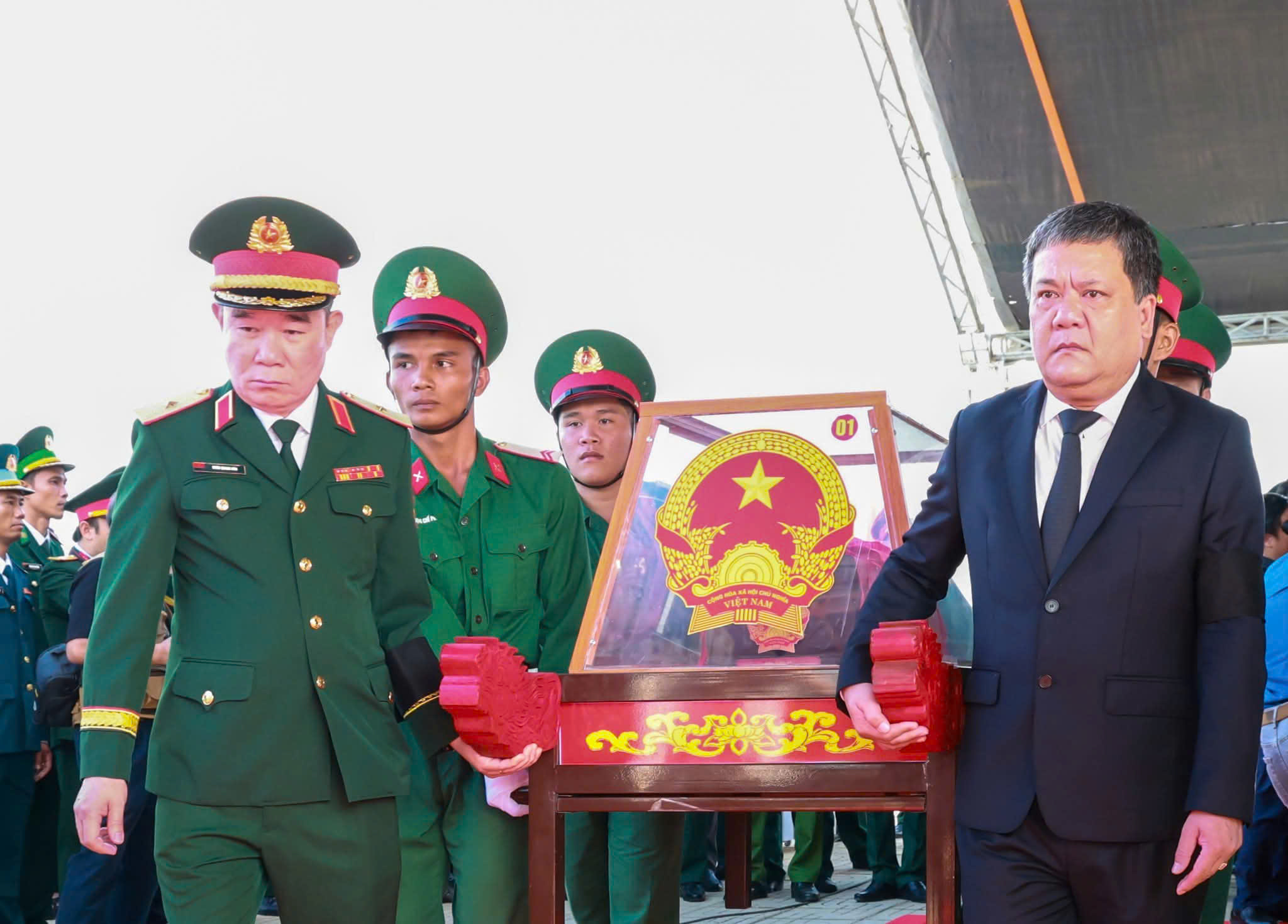 Khánh Hòa an táng 25 hài cốt liệt sĩ tại Nghĩa trang liệt sĩ Ninh Thuận - Ảnh 2.