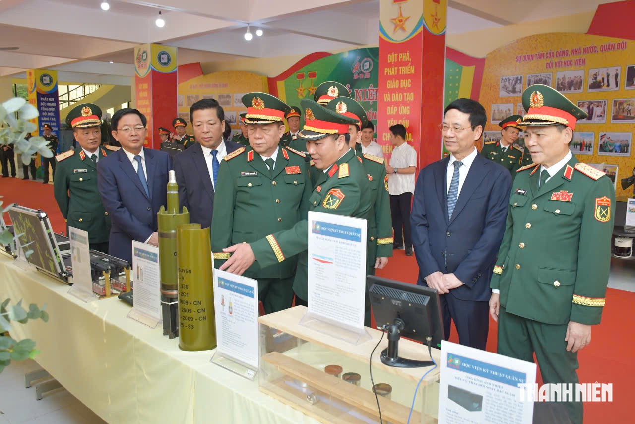 Hai 'đặt hàng' của Bộ Quốc phòng với trường đại học 2 lần anh hùng - Ảnh 1.