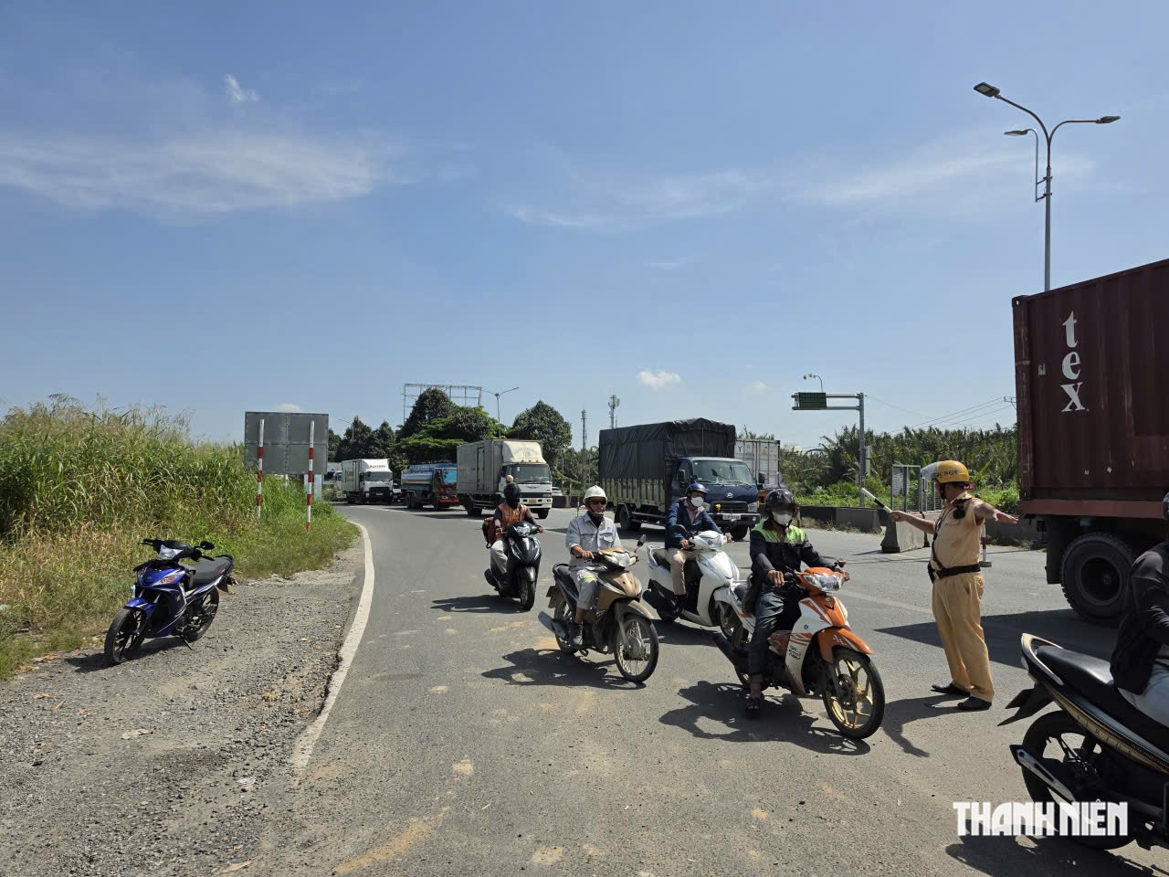 Cầu Phú Mỹ bắt đầu sửa khe co giãn: Ô tô đi đường nào tránh ùn tắc? - Ảnh 2.