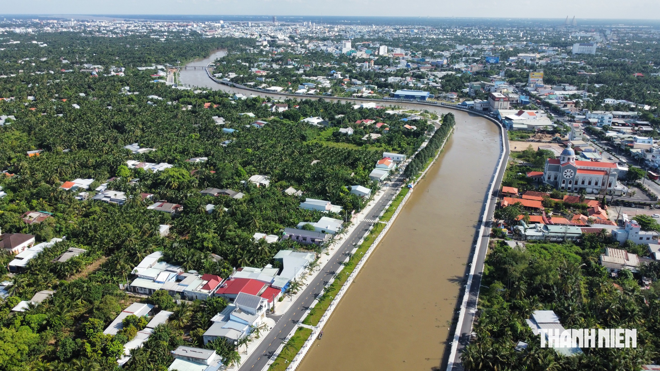 Đường ven sông gần 2.000 tỉ đồng giúp khu vực từng ngập triều cường đổi khác - Ảnh 1.