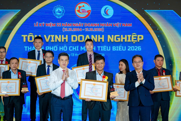 Chủ tịch Hồ Ho&agrave;ng Bảo Vinh: Dấu ấn 17 năm c&ugrave;ng &Aacute; Đ&ocirc;ng ADG - Ảnh 1.