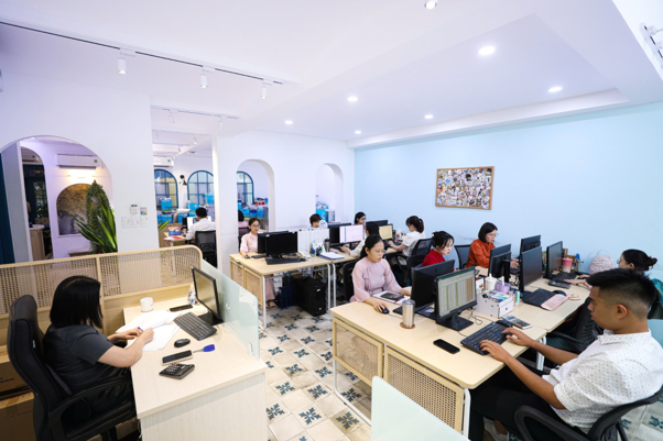 Chủ tịch Hồ Ho&agrave;ng Bảo Vinh: Dấu ấn 17 năm c&ugrave;ng &Aacute; Đ&ocirc;ng ADG - Ảnh 3.