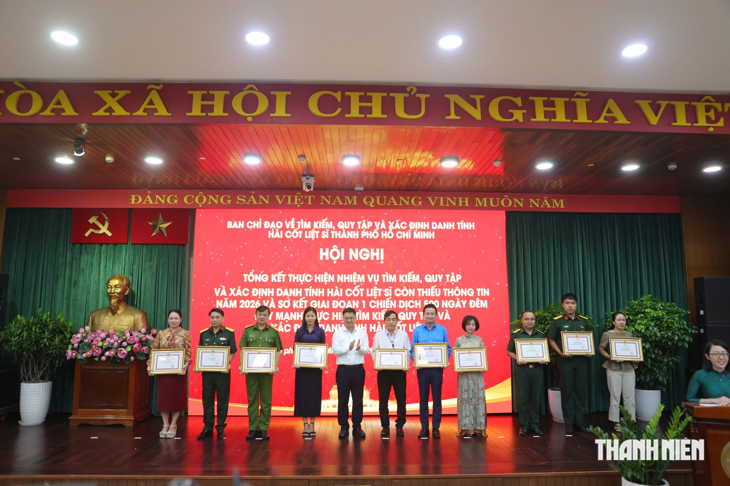 TP.HCM tiếp tục củng cố hồ sơ mộ liệt sĩ tại sân bay Tân Sơn Nhất - Ảnh 4.