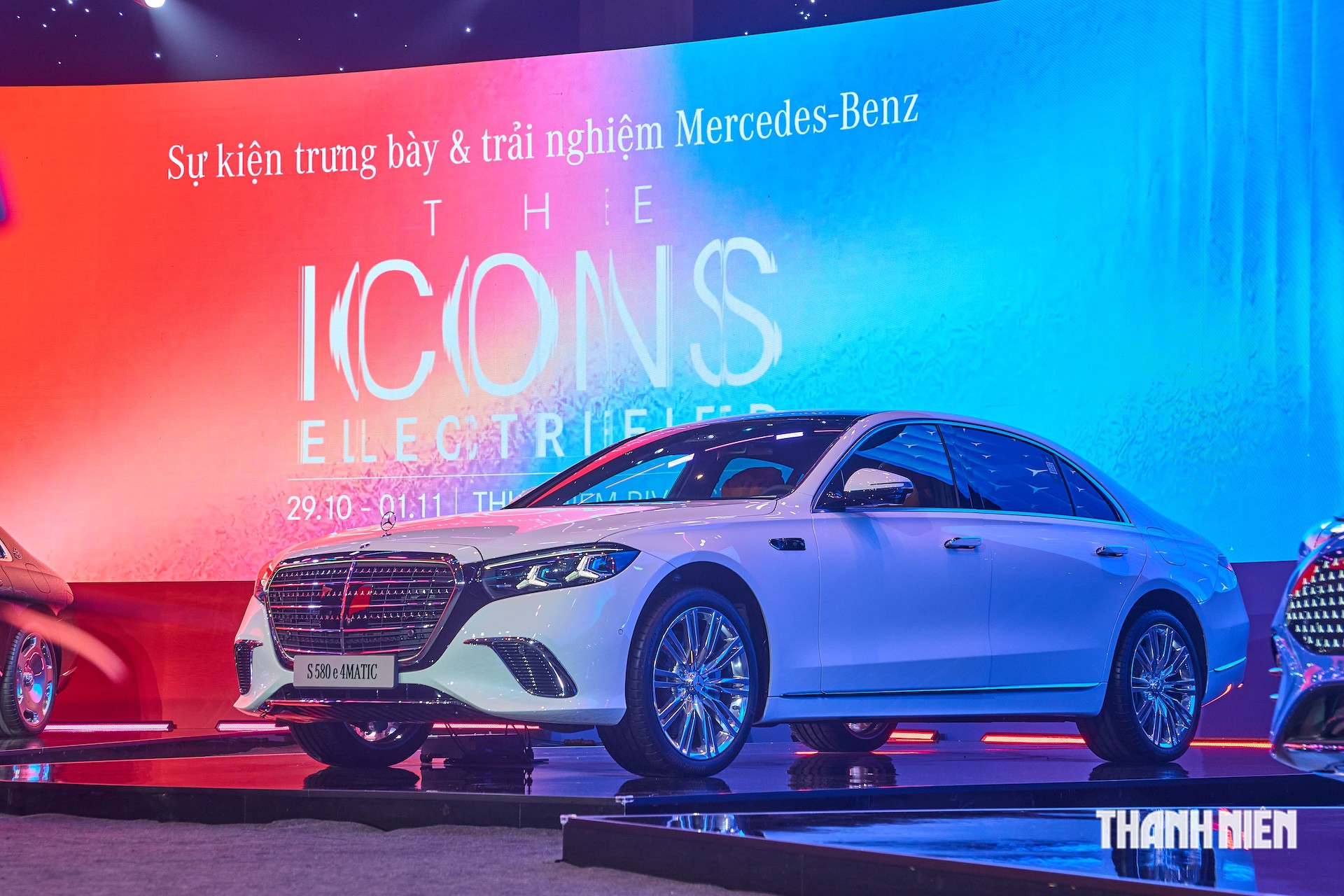 Loạt xe sang Mercedes vừa tr&igrave;nh l&agrave;ng tại Việt Nam c&oacute; g&igrave; g&acirc;y t&ograve; m&ograve;? - Ảnh 3.