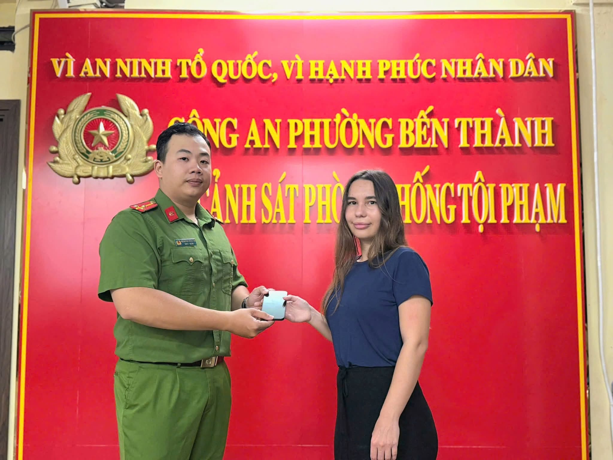 &Aacute;p s&aacute;t giật iPhone của du kh&aacute;ch, nghi phạm sa lưới sau chưa đầy - Ảnh 7.