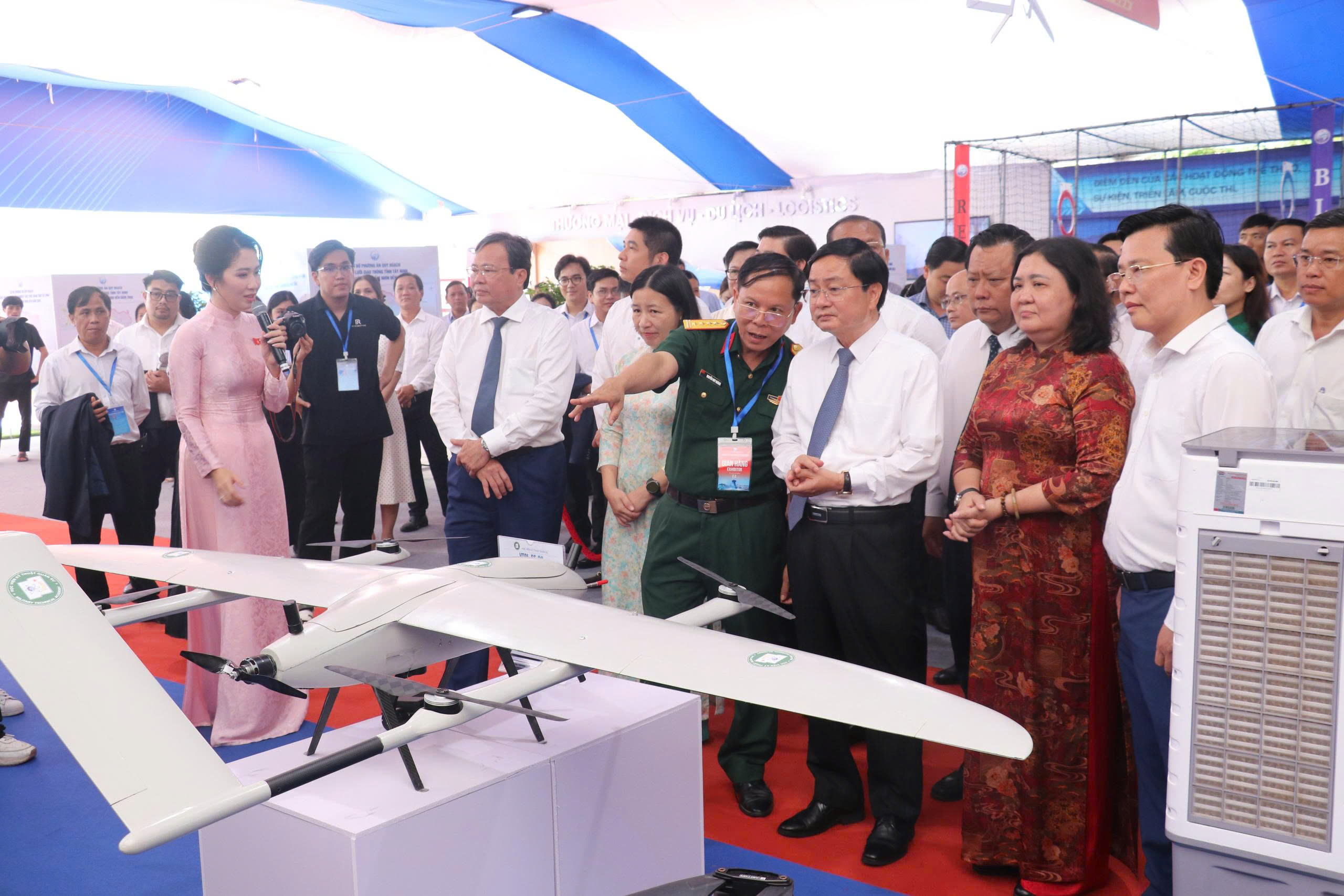 Tây Ninh vào tốp đầu cả nước về phục vụ người dân- Ảnh 1.