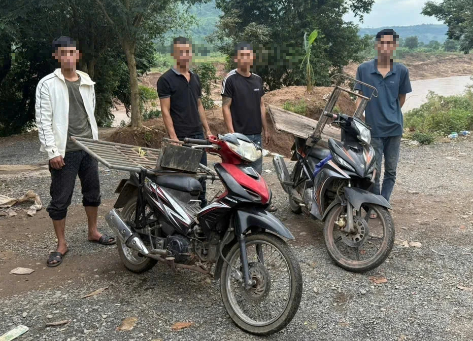 Khởi tố 2 bị can dùng thuyền chở đường lậu vượt sông Sê Pôn- Ảnh 3.
