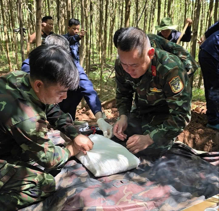 Phát hiện 3 hài cốt liệt sĩ với nhiều đoạn xương cùng hàng chục đinh đóng quan tài- Ảnh 3.