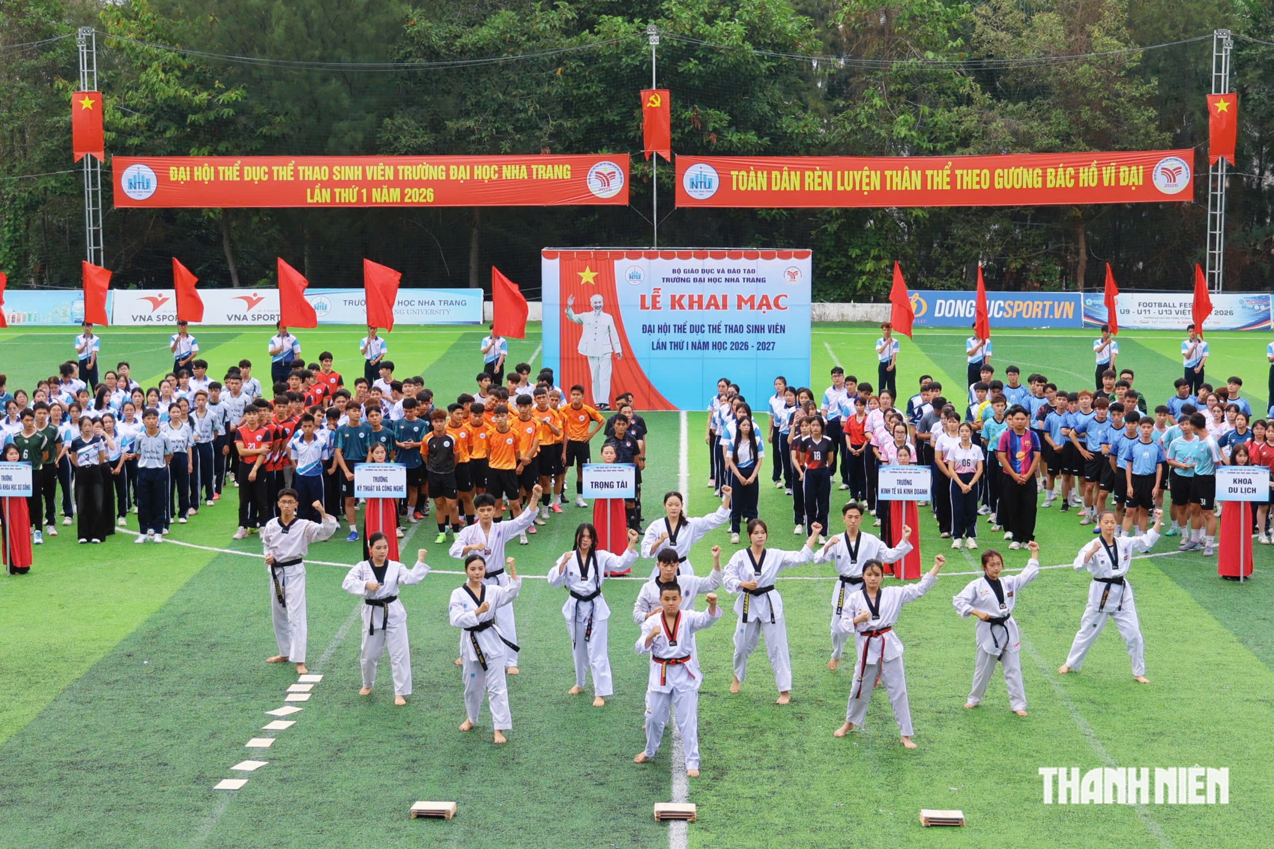 Sôi nổi tranh tài tại Đại hội thể dục thể thao Trường ĐH Nha Trang - Ảnh 1.