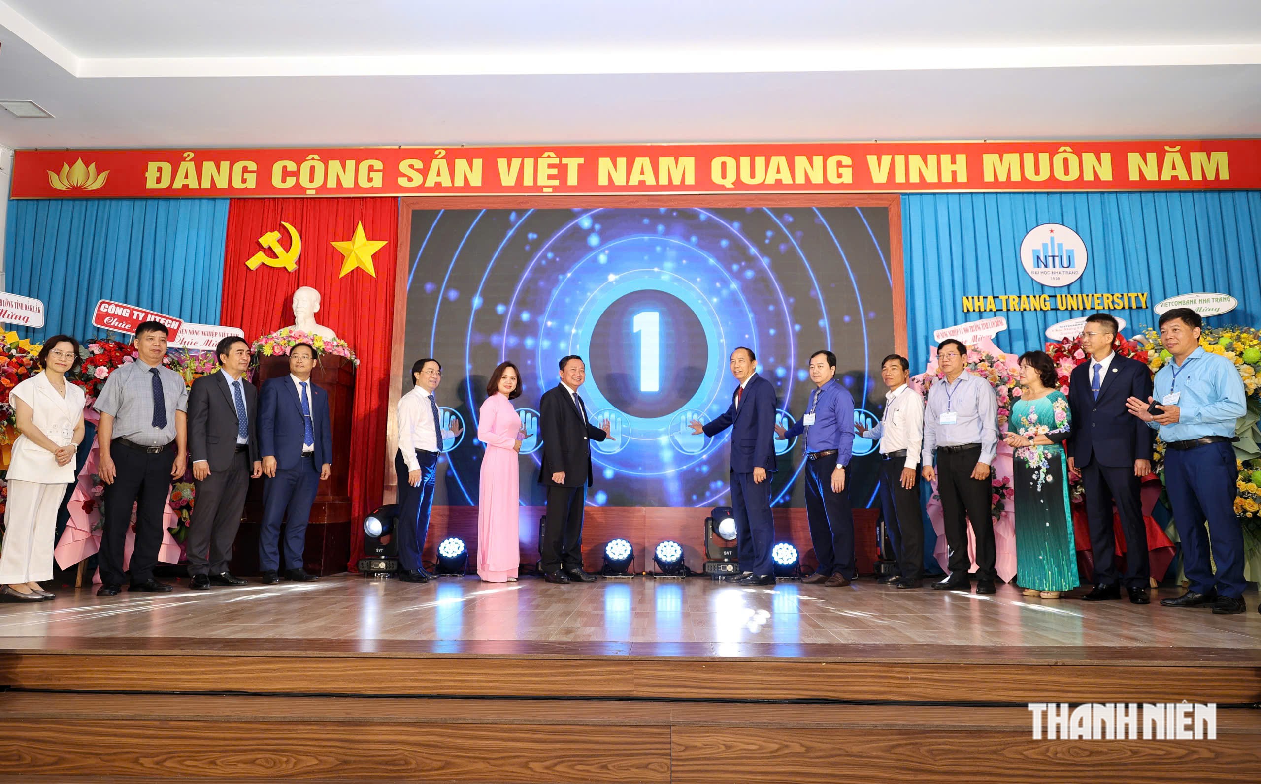 Trường ĐH Nha Trang ra mắt diễn đ&agrave;n nhận 'đặt h&agrave;ng' b&agrave;i to&aacute;n kinh tế biển - Ảnh 1.