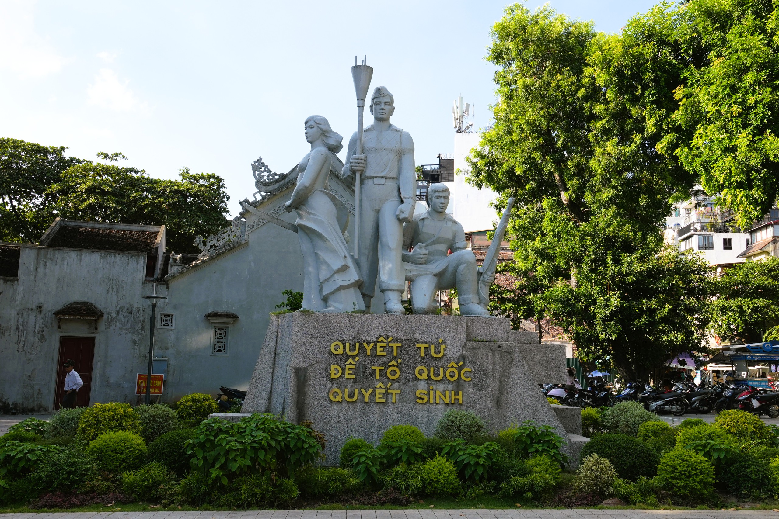 Hồ Gươm mùa thu đông nghẹt du khách - Ảnh 26.