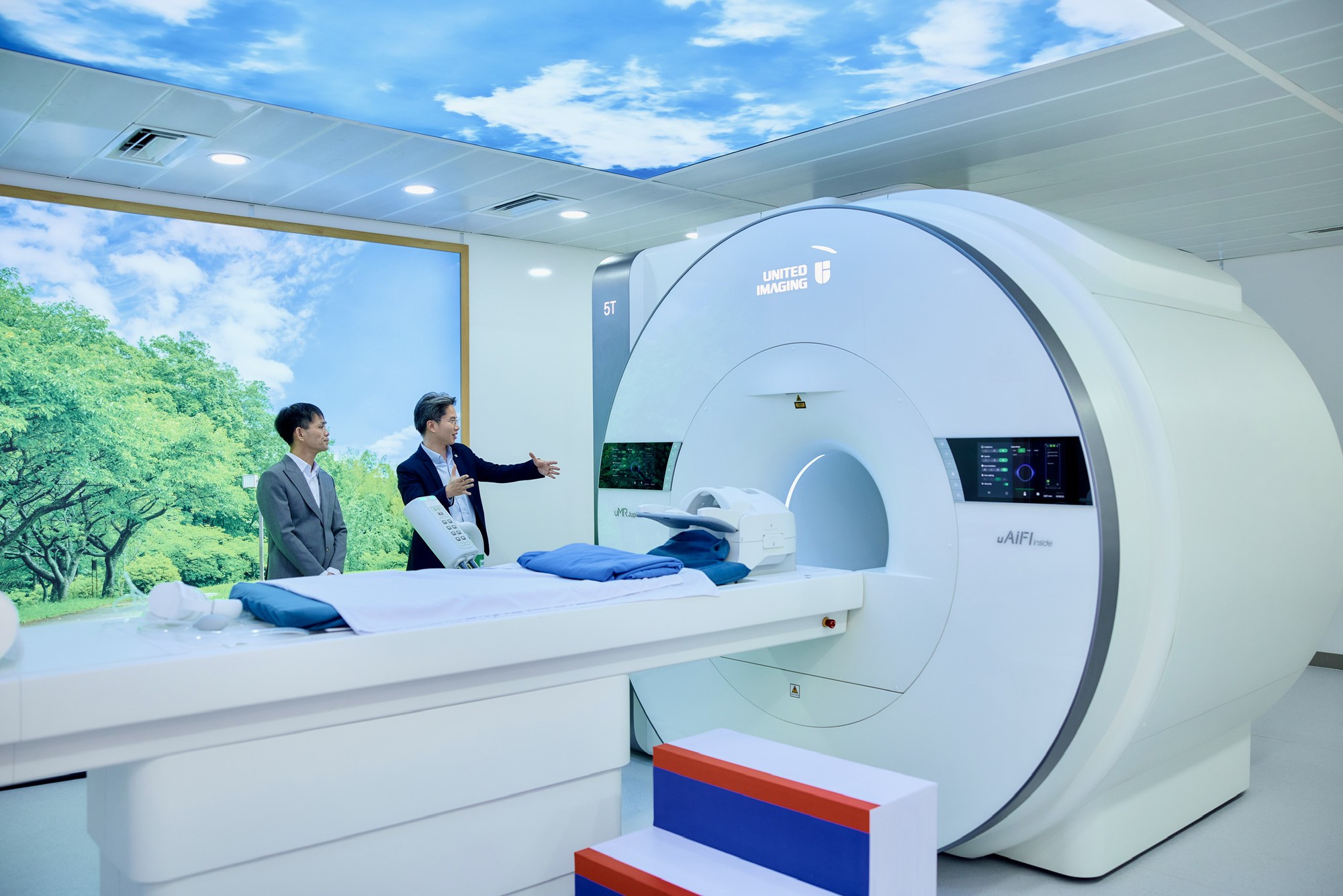 Đưa MRI 5 Tesla vào hoạt động, cung cấp thêm nguồn dữ liệu chẩn đoán bệnh  - Ảnh 1.