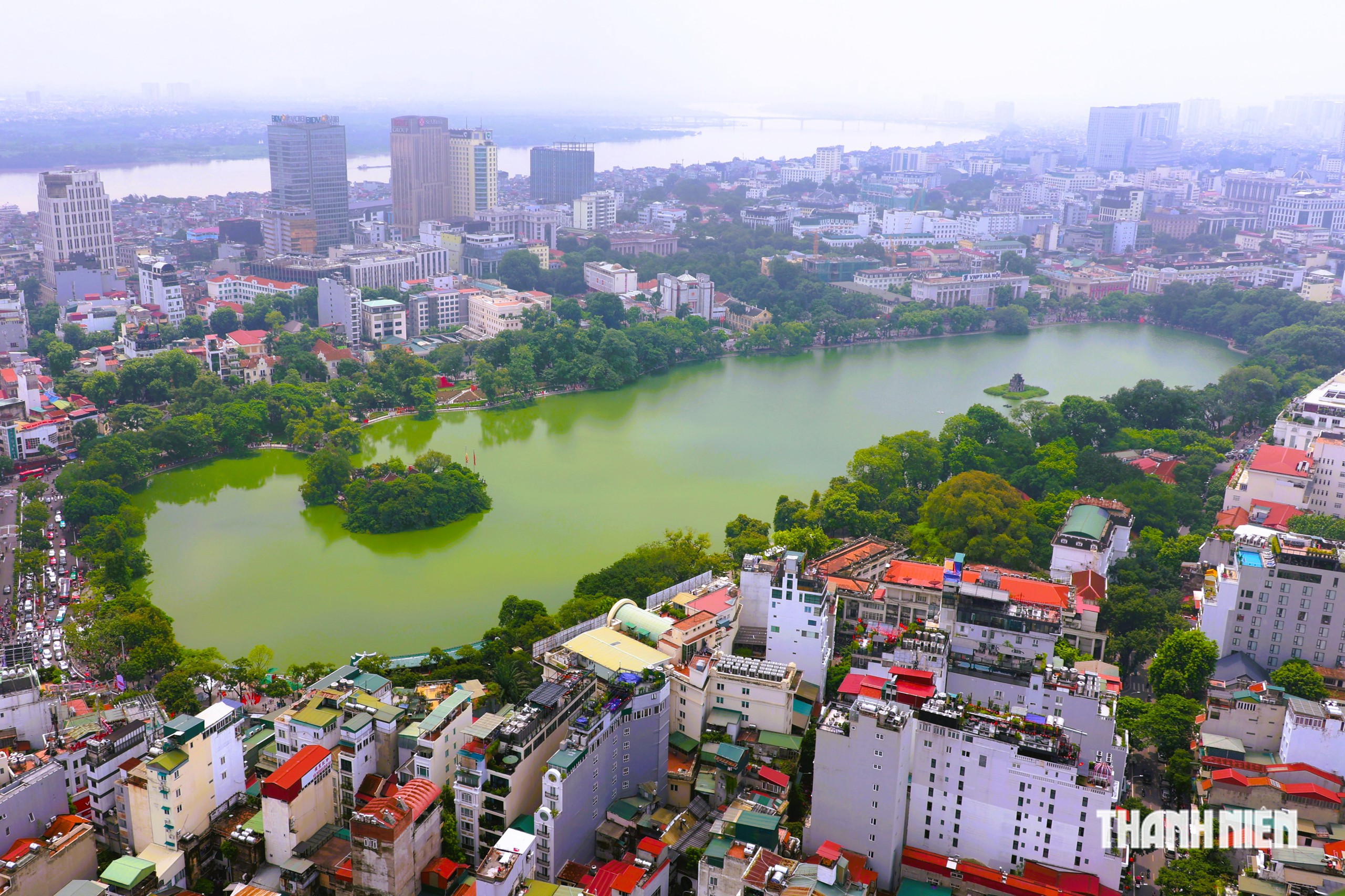 Hồ Gươm mùa thu đông nghẹt du khách - Ảnh 7.