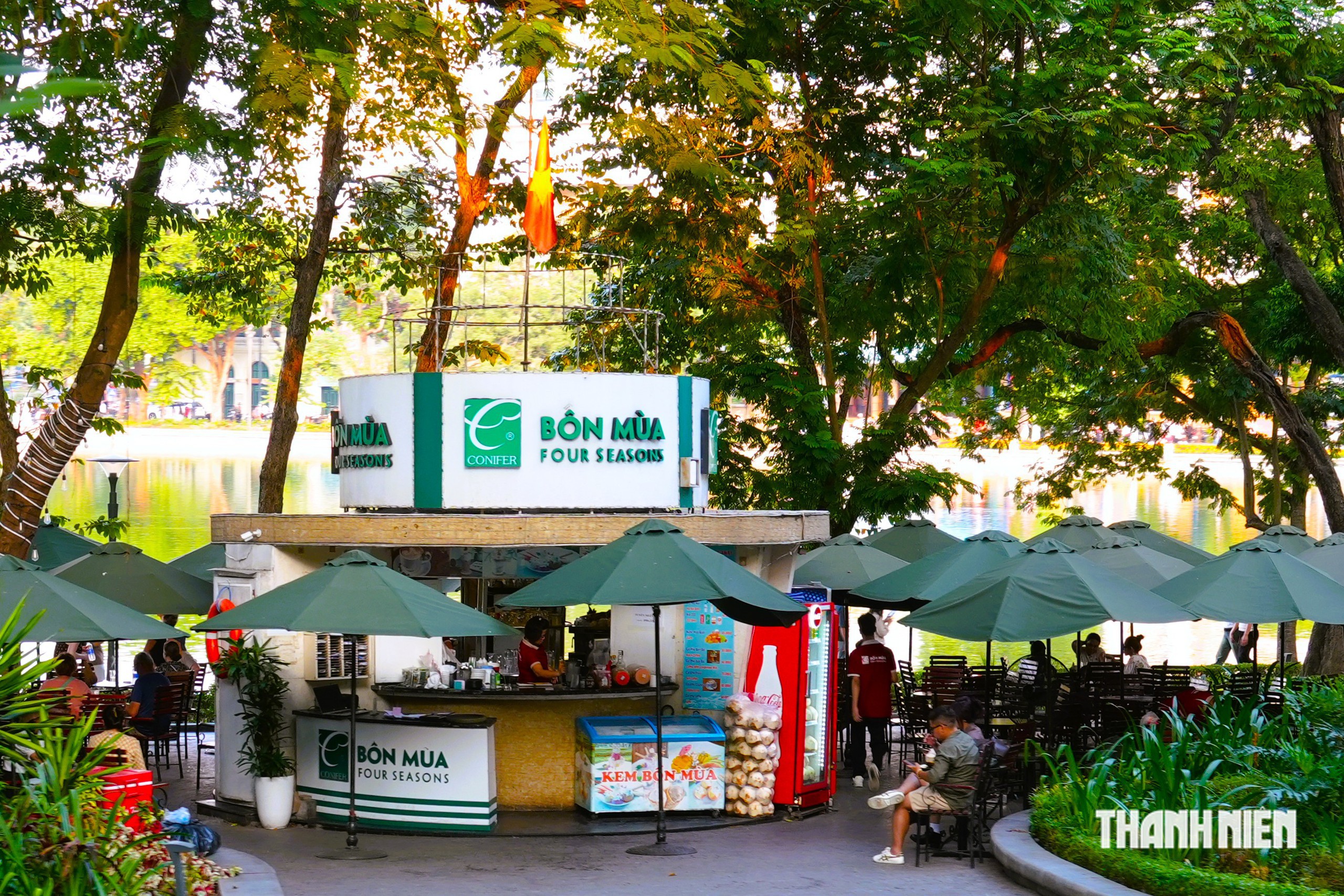 Hồ Gươm mùa thu đông nghẹt du khách - Ảnh 22.