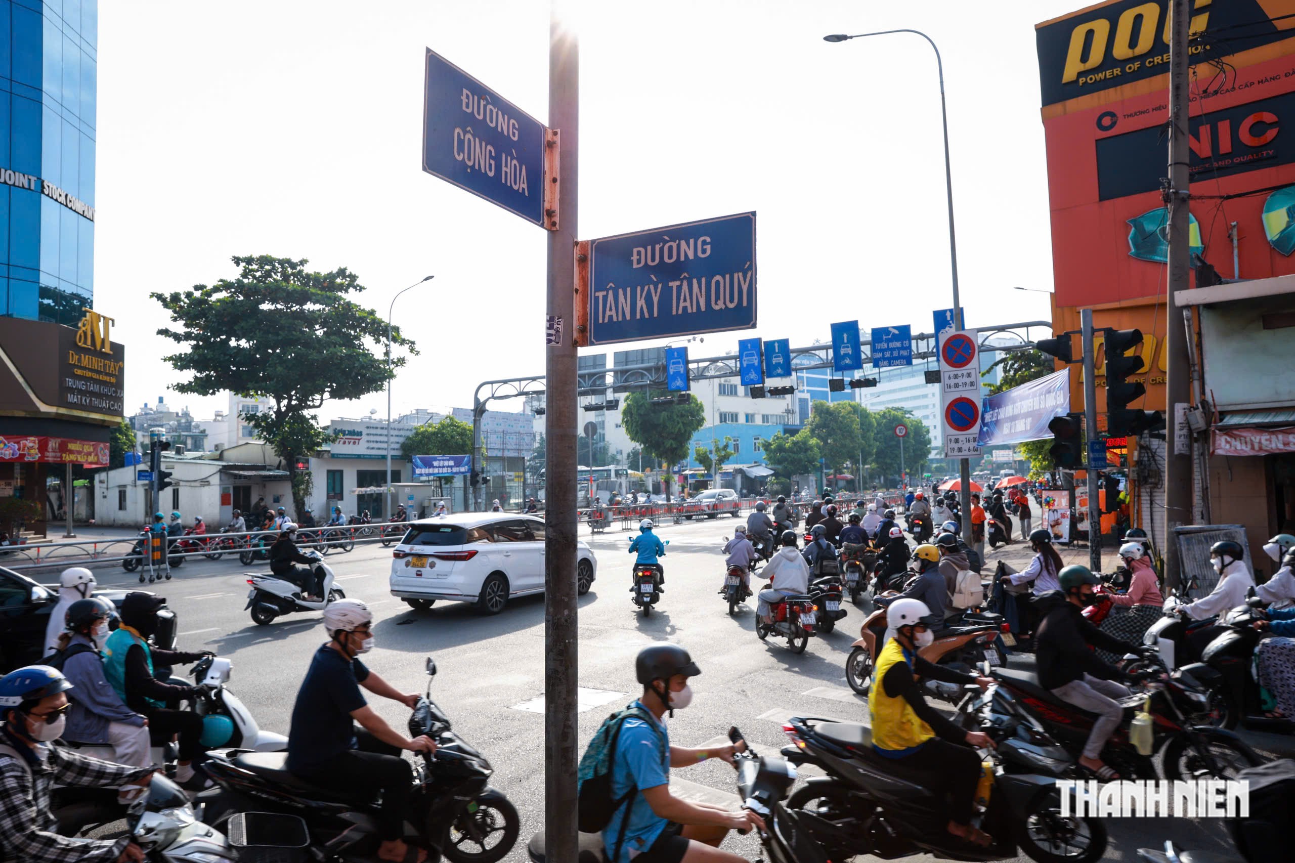Điều chỉnh giao thông quanh sân bay Tân Sơn Nhất sáng 30.10: Tình hình ra sao? - Ảnh 6.