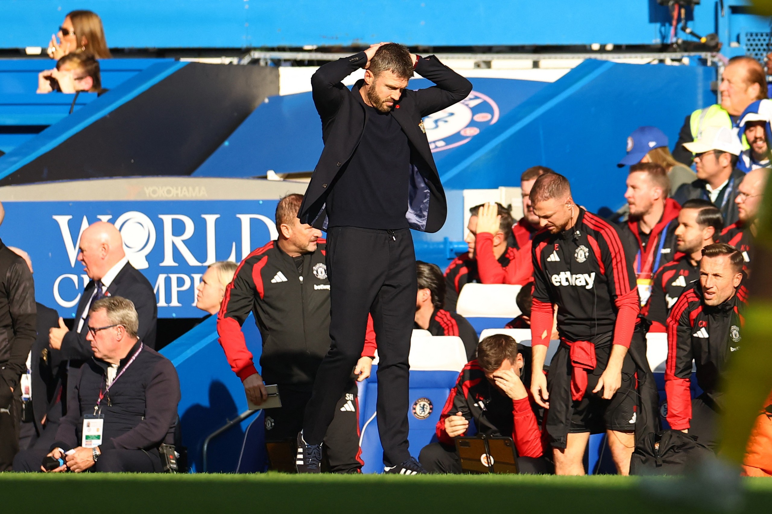 Manchester United thua đau Chelsea, HLV Carrick thừa nhận sự thật phũ phàng  - Ảnh 1.