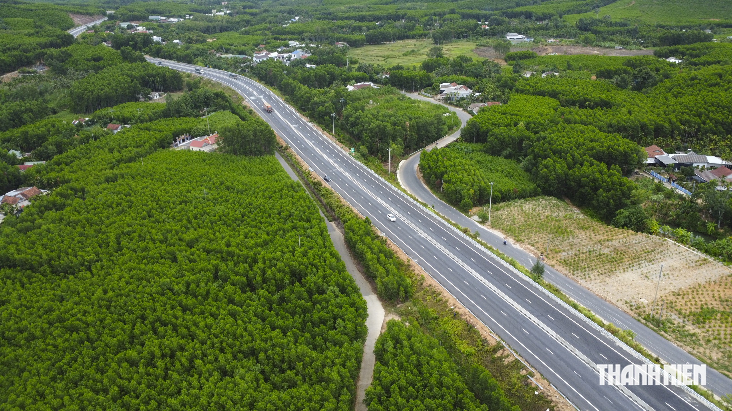 Cận cảnh nút giao mới thay thế vị trí sạt lở trên cao tốc La Sơn - Hòa Liên- Ảnh 7.