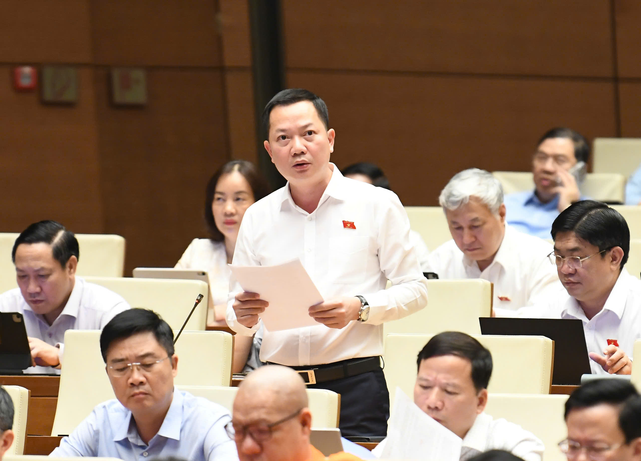Đại biểu đề nghị đ&aacute;nh gi&aacute; lại kỳ thi tốt nghiệp THPT, Bộ trưởng GD-ĐT n&oacute;i g&igrave;?- Ảnh 1.