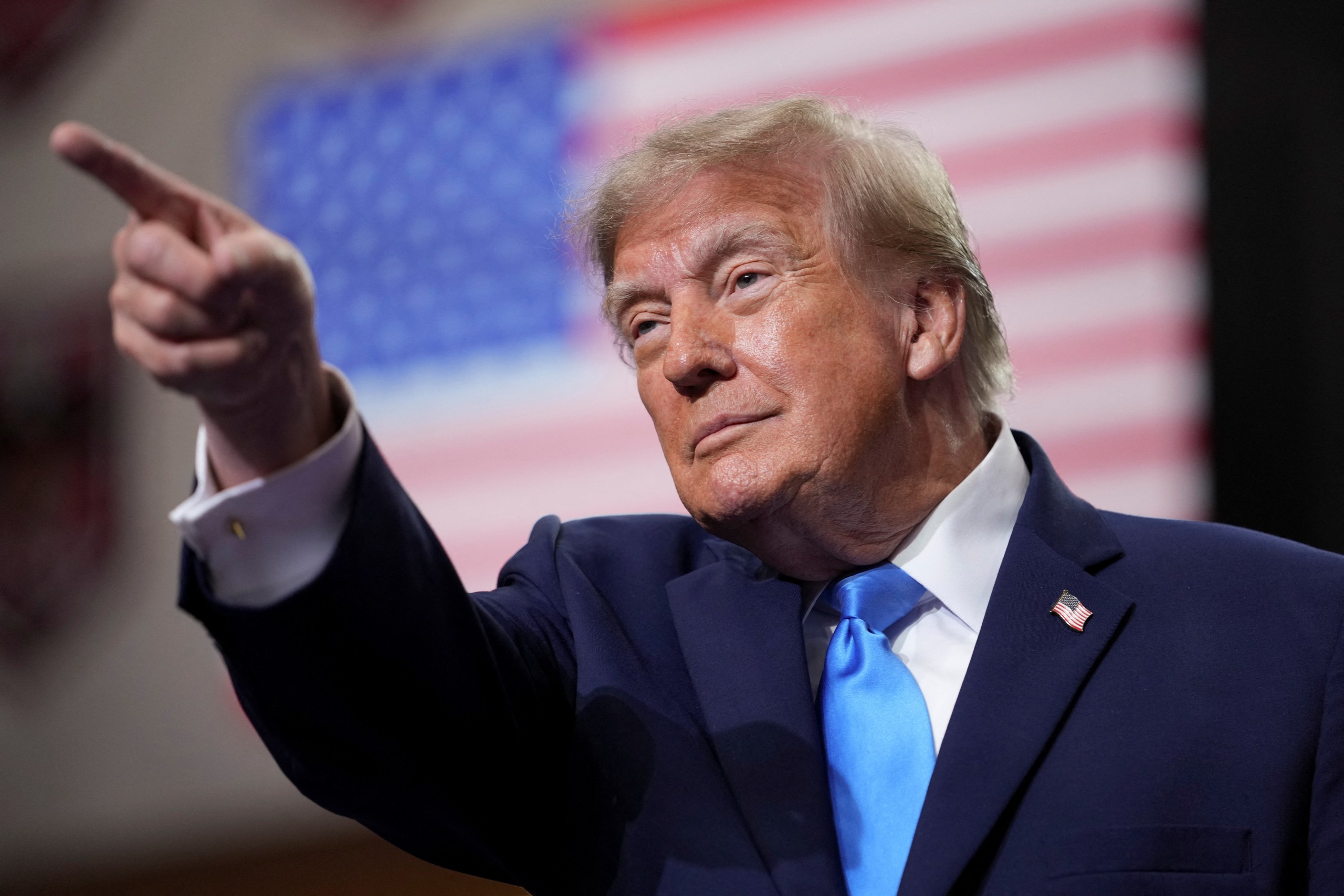 Tin tức quốc tế ngày 4.10: Ông Trump chạy nước rút trước thềm bầu cử