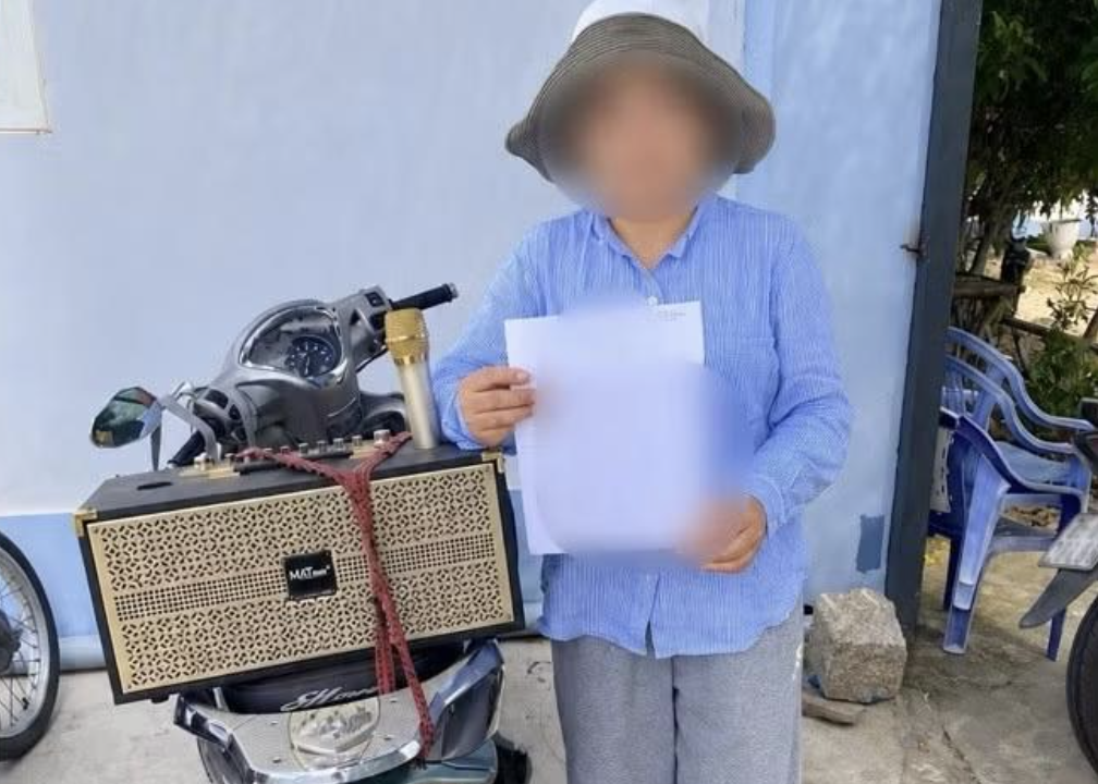Dùng loa phát nhạc đòi nợ 100 triệu đồng, người phụ nữ bị mời làm việc- Ảnh 1.