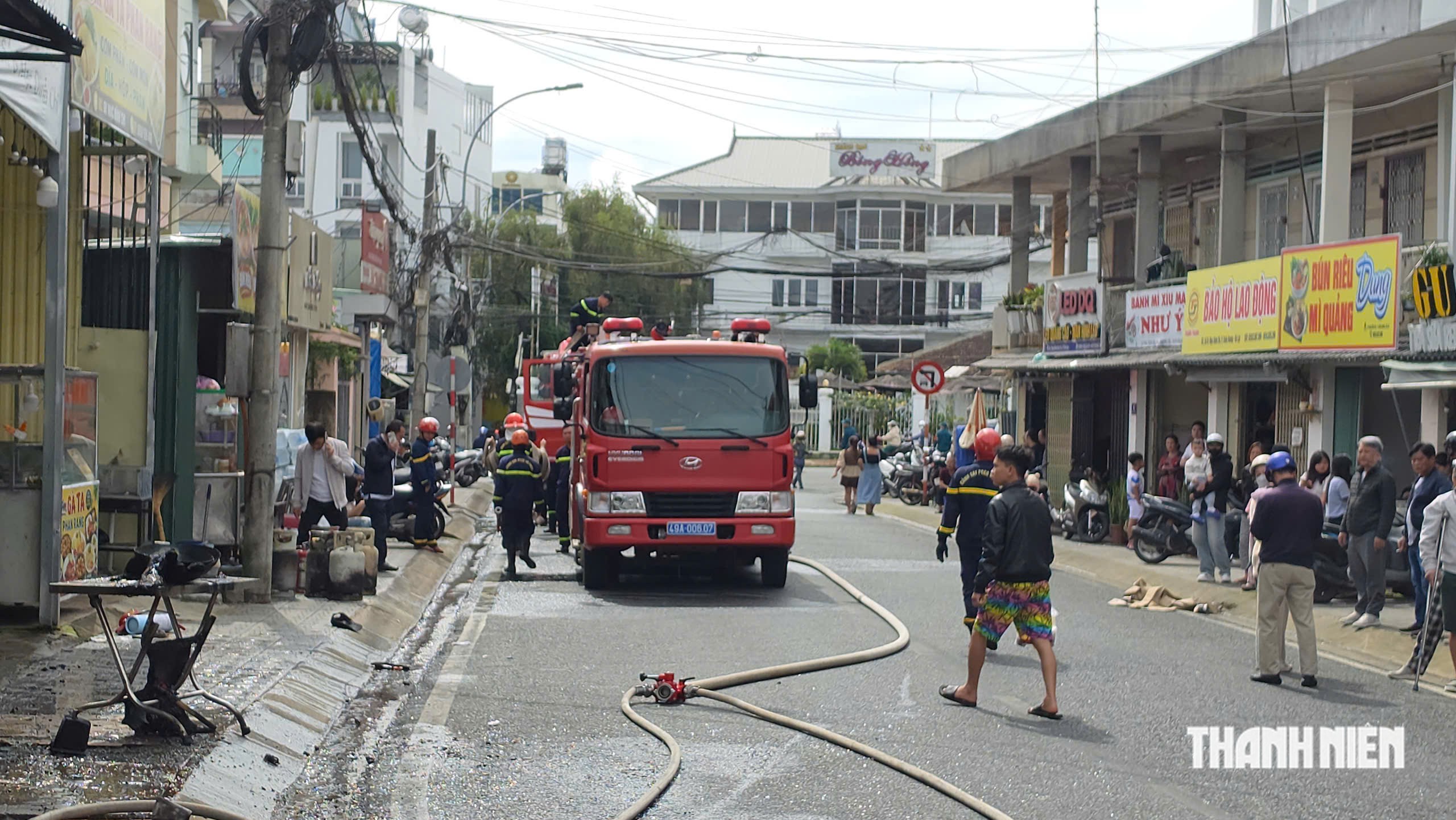 Cháy quán ăn giữa trung tâm Đà Lạt- Ảnh 2.