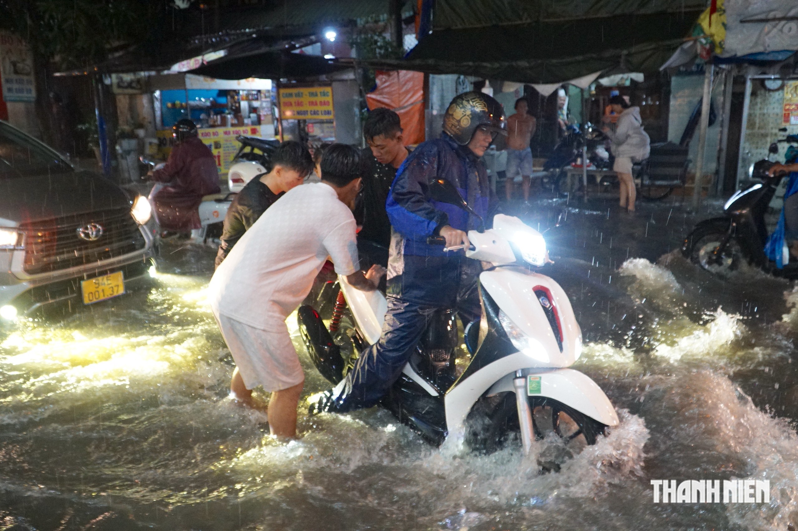 Những tuyến đường nào ở TP.HCM hễ mưa lớn là ngập? - Ảnh 3.